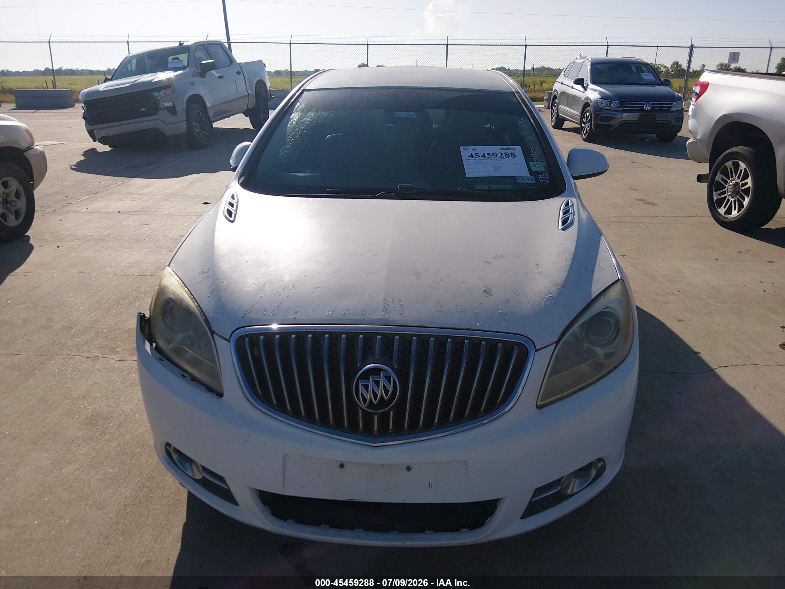 2014 Buick Verano   White vin: 1G4PP5SK9E4157950