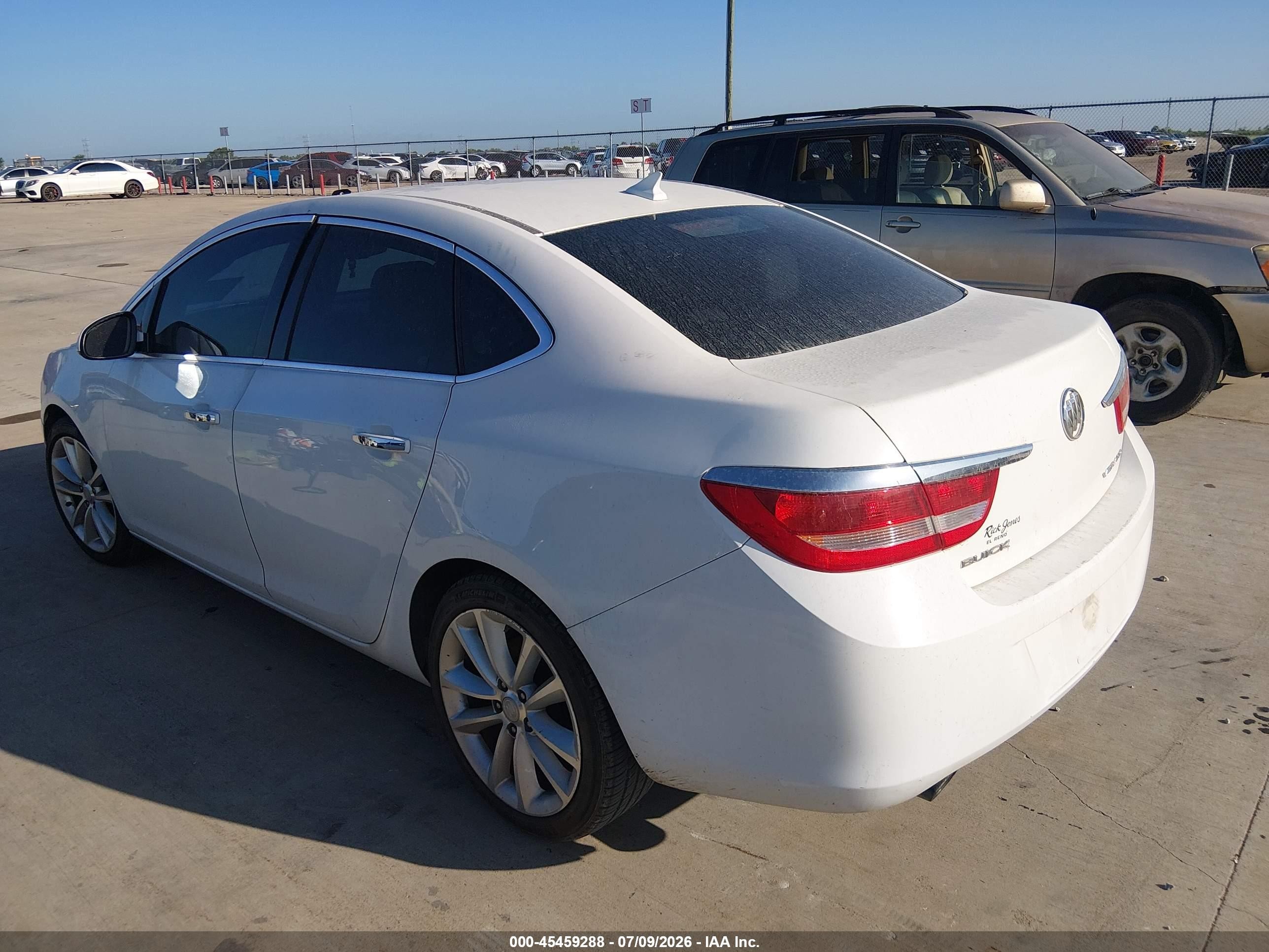 2014 Buick Verano   White vin: 1G4PP5SK9E4157950