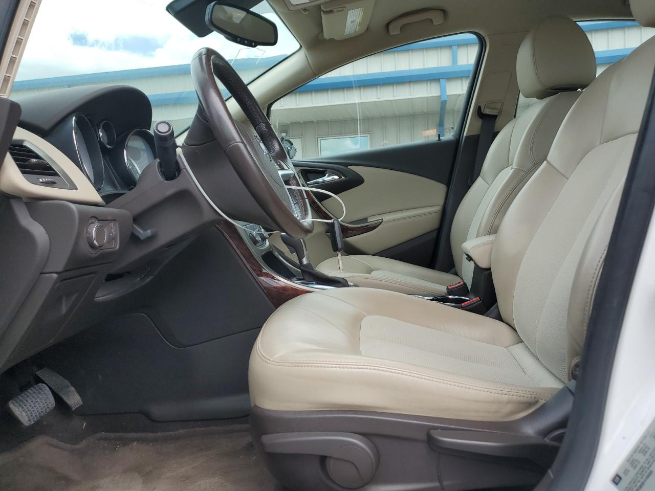 2015 Buick Verano White vin: 1G4PP5SK9F4168903