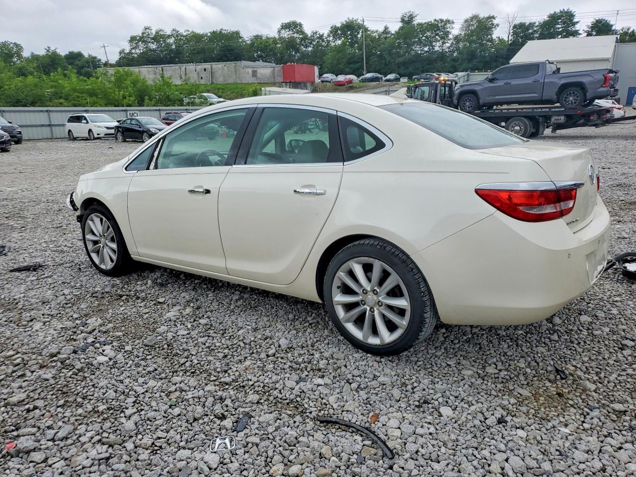 2012 Buick Verano Convenience Кремовый vin: 1G4PR5SK0C4145614