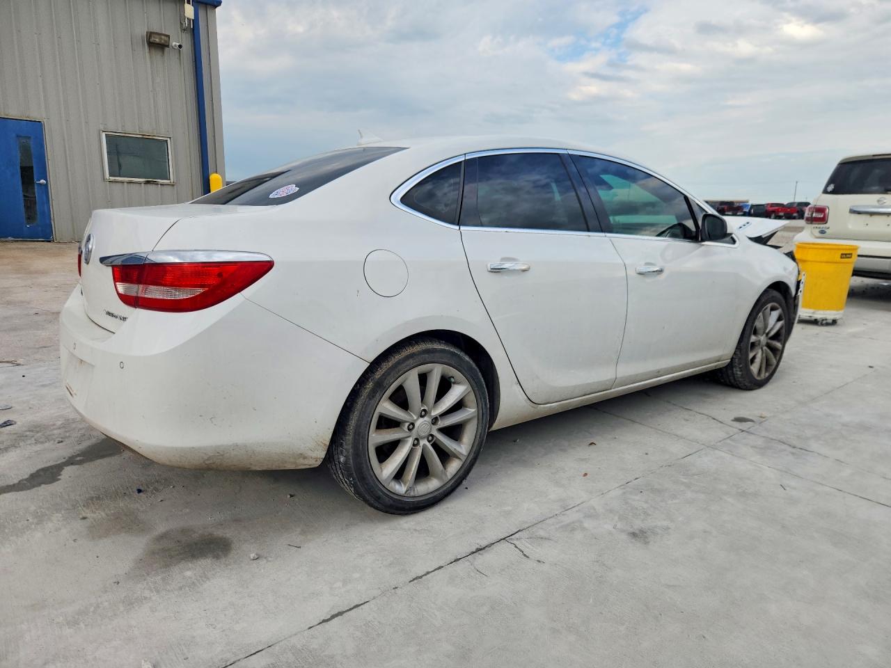 2014 Buick Verano Convenience White vin: 1G4PR5SK0E4141596