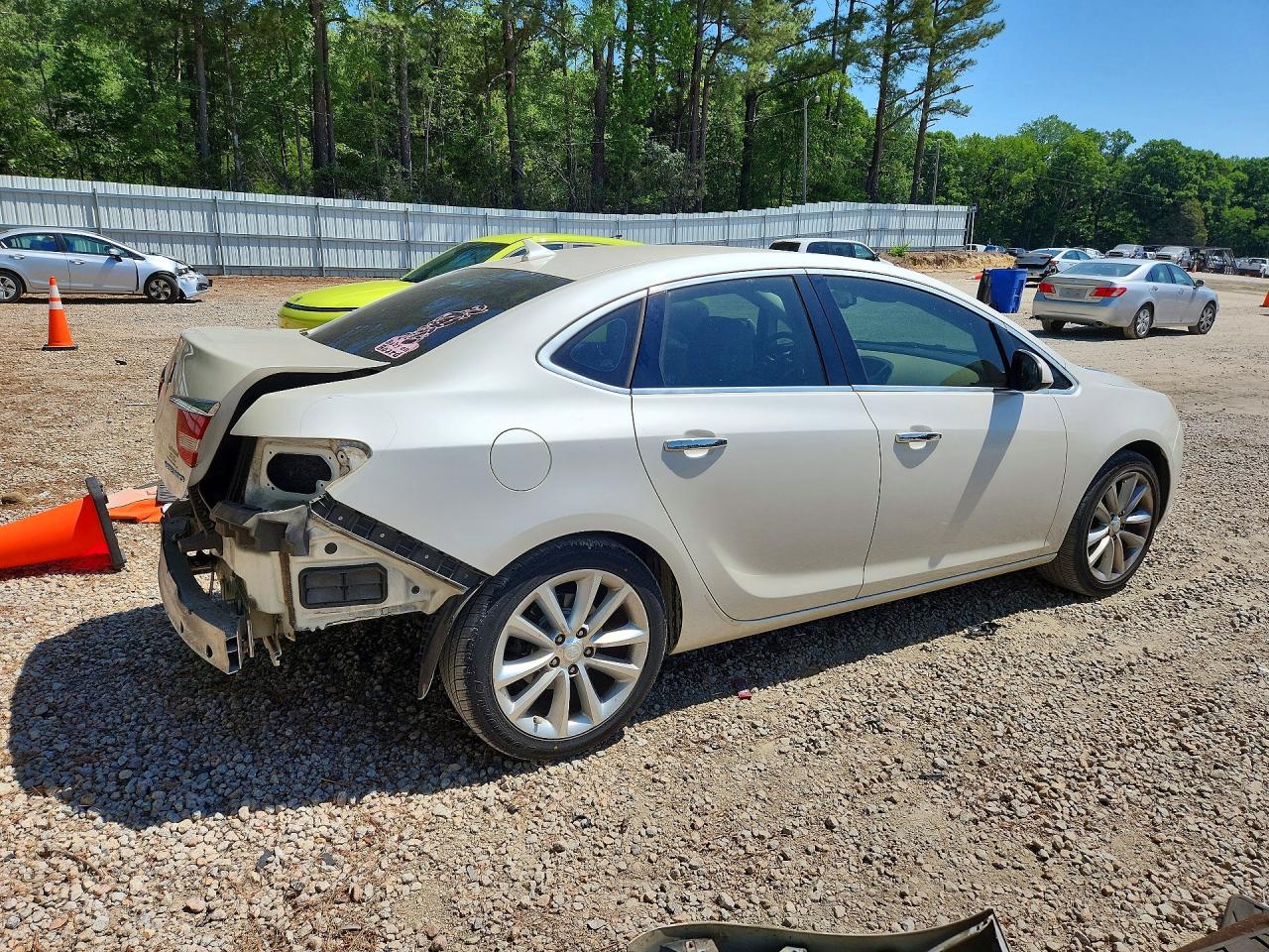 2014 Buick Verano Convenience White vin: 1G4PR5SK2E4174261