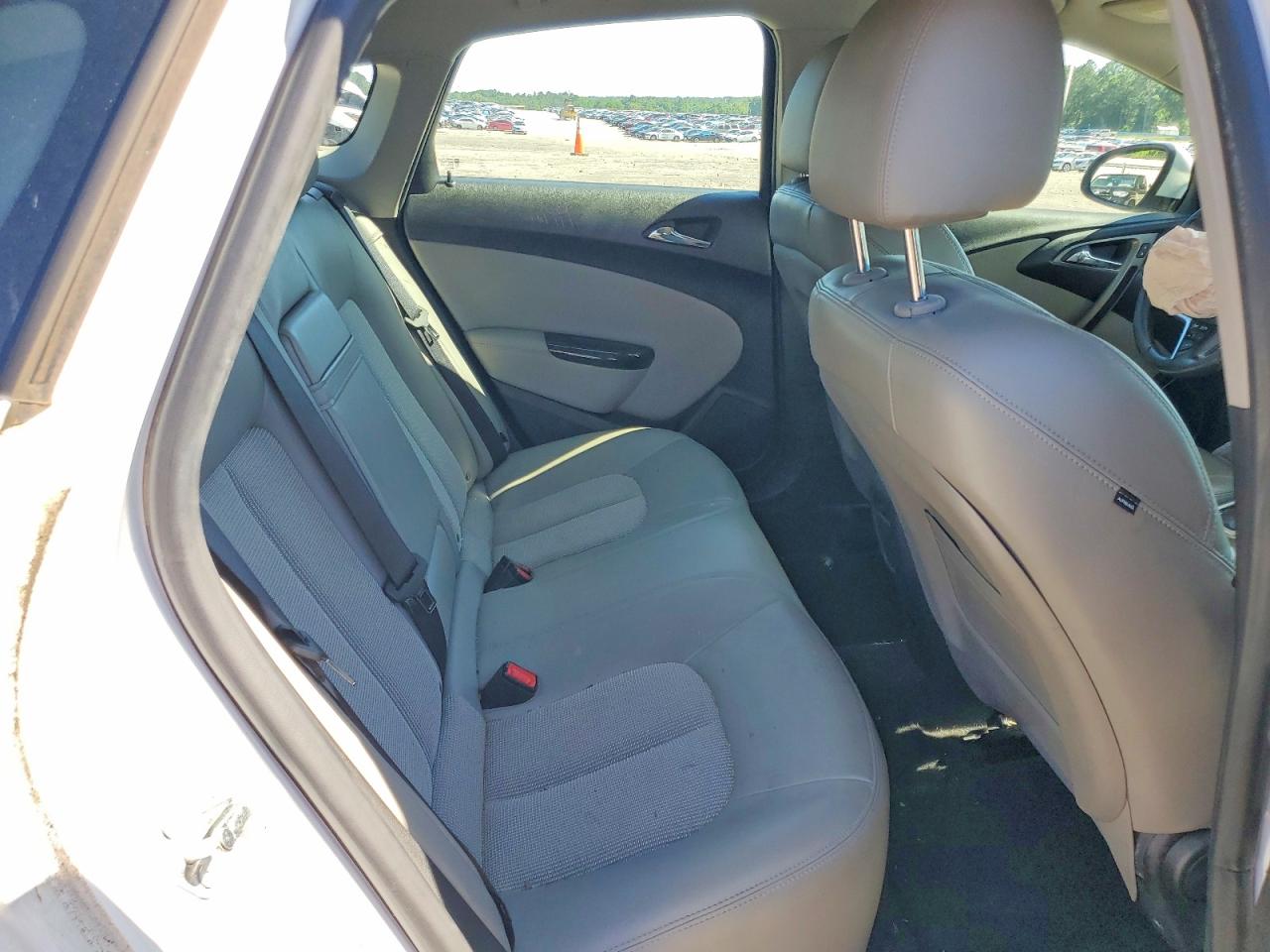 2014 Buick Verano Convenience Белый vin: 1G4PR5SK2E4201930