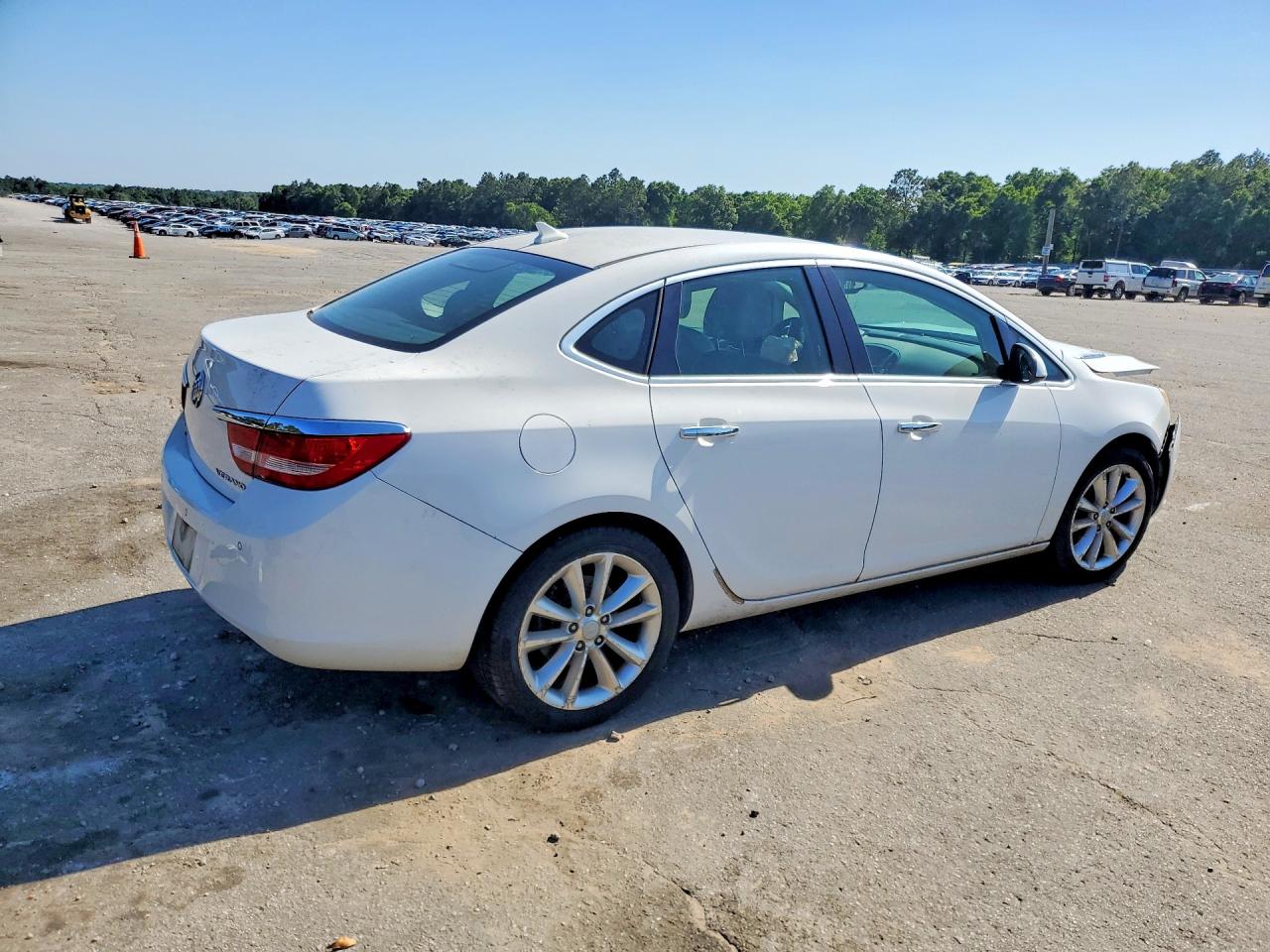 2014 Buick Verano Convenience Белый vin: 1G4PR5SK2E4201930