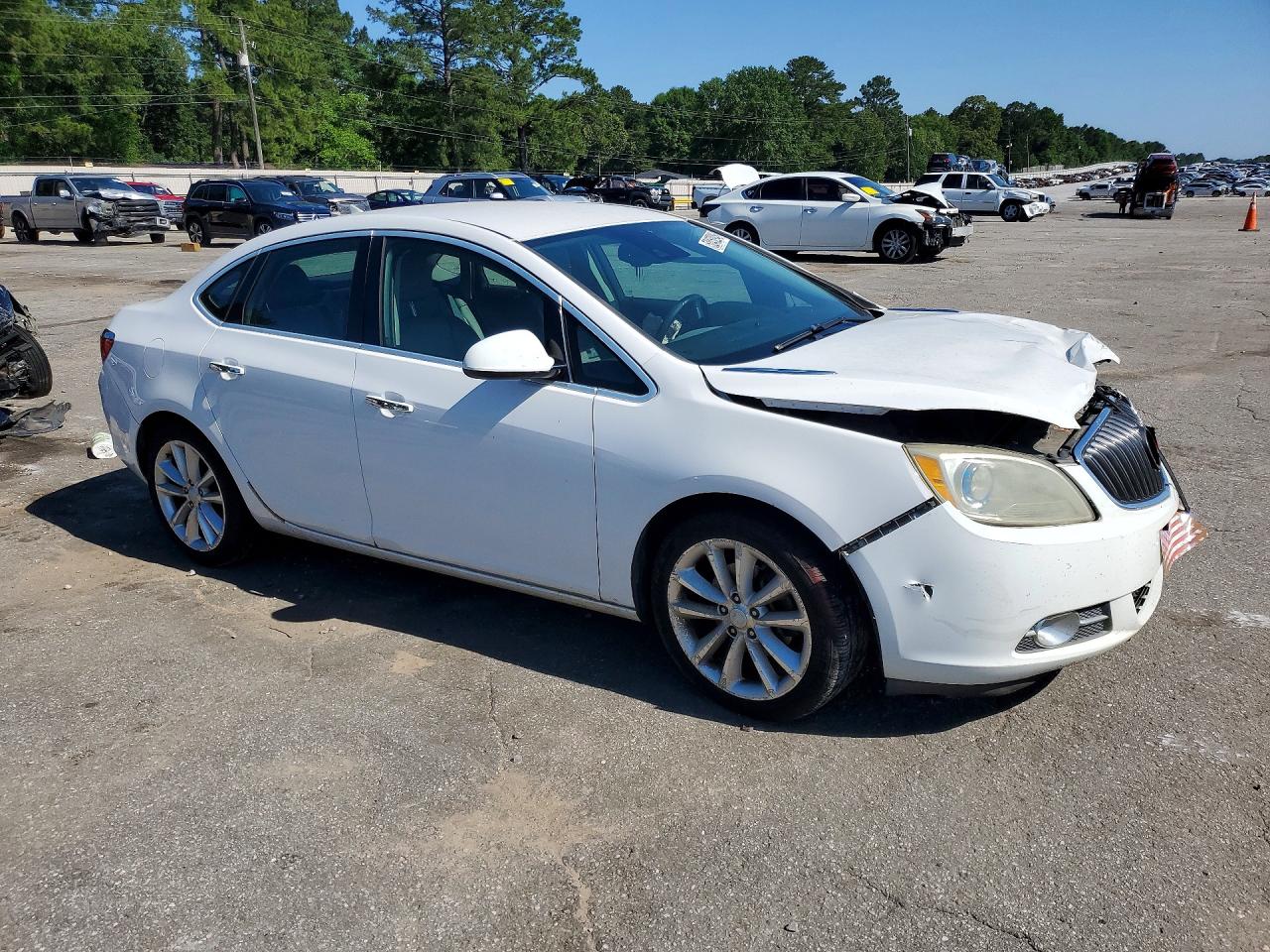 2014 Buick Verano Convenience Белый vin: 1G4PR5SK2E4201930