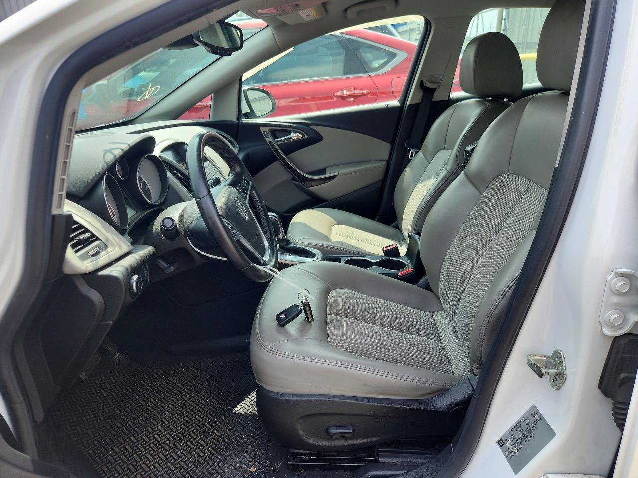 2014 Buick Verano Convenience Белый vin: 1G4PR5SK4E4163536