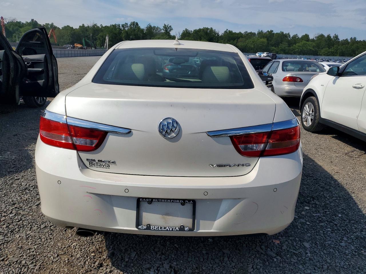 2014 Buick Verano Convenience White vin: 1G4PR5SK4E4174357