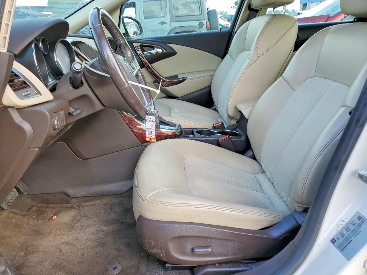 2014 Buick Verano Convenience Белый vin: 1G4PR5SK5E4230564
