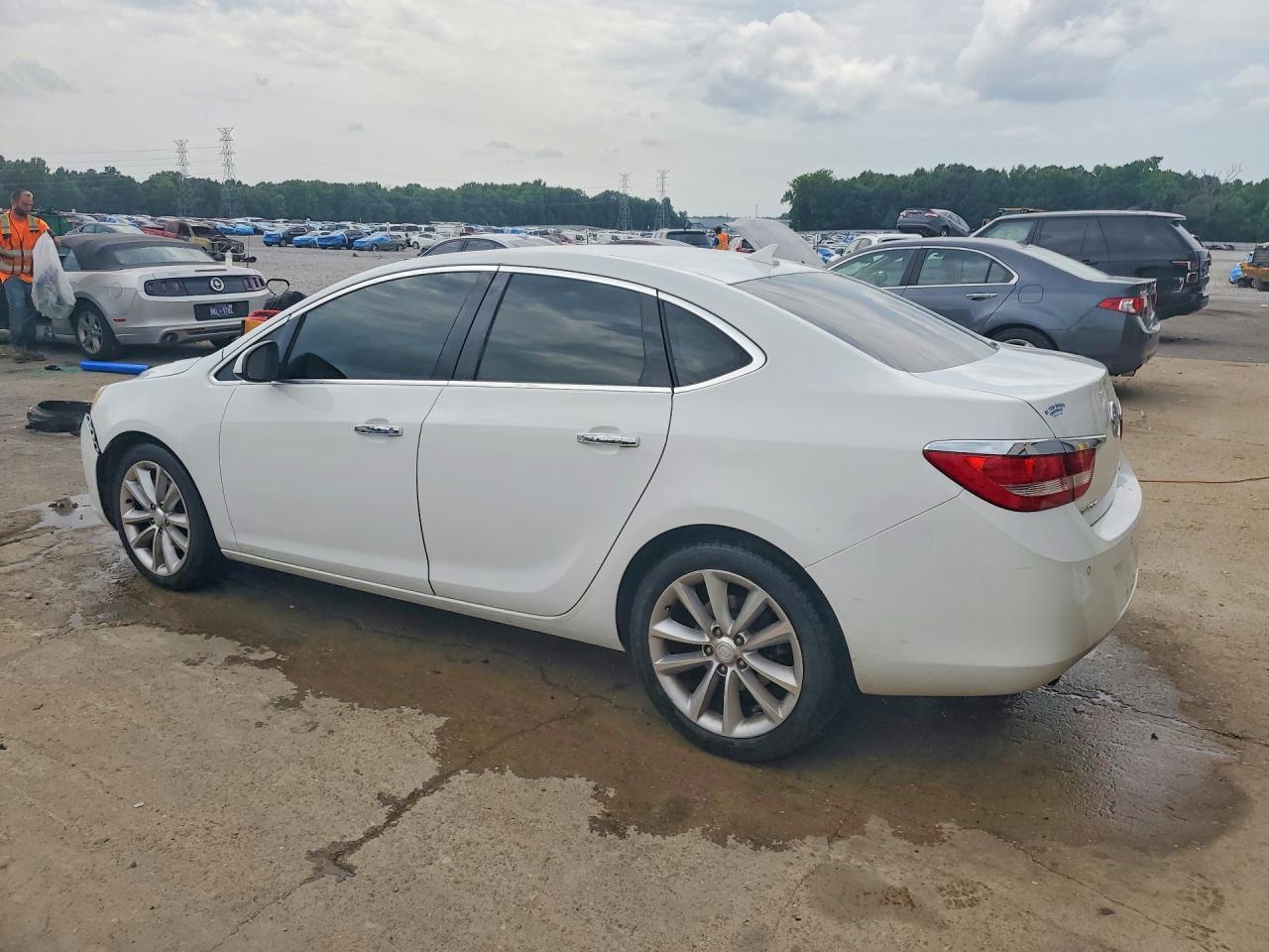 2014 Buick Verano Convenience White vin: 1G4PR5SK8E4222149