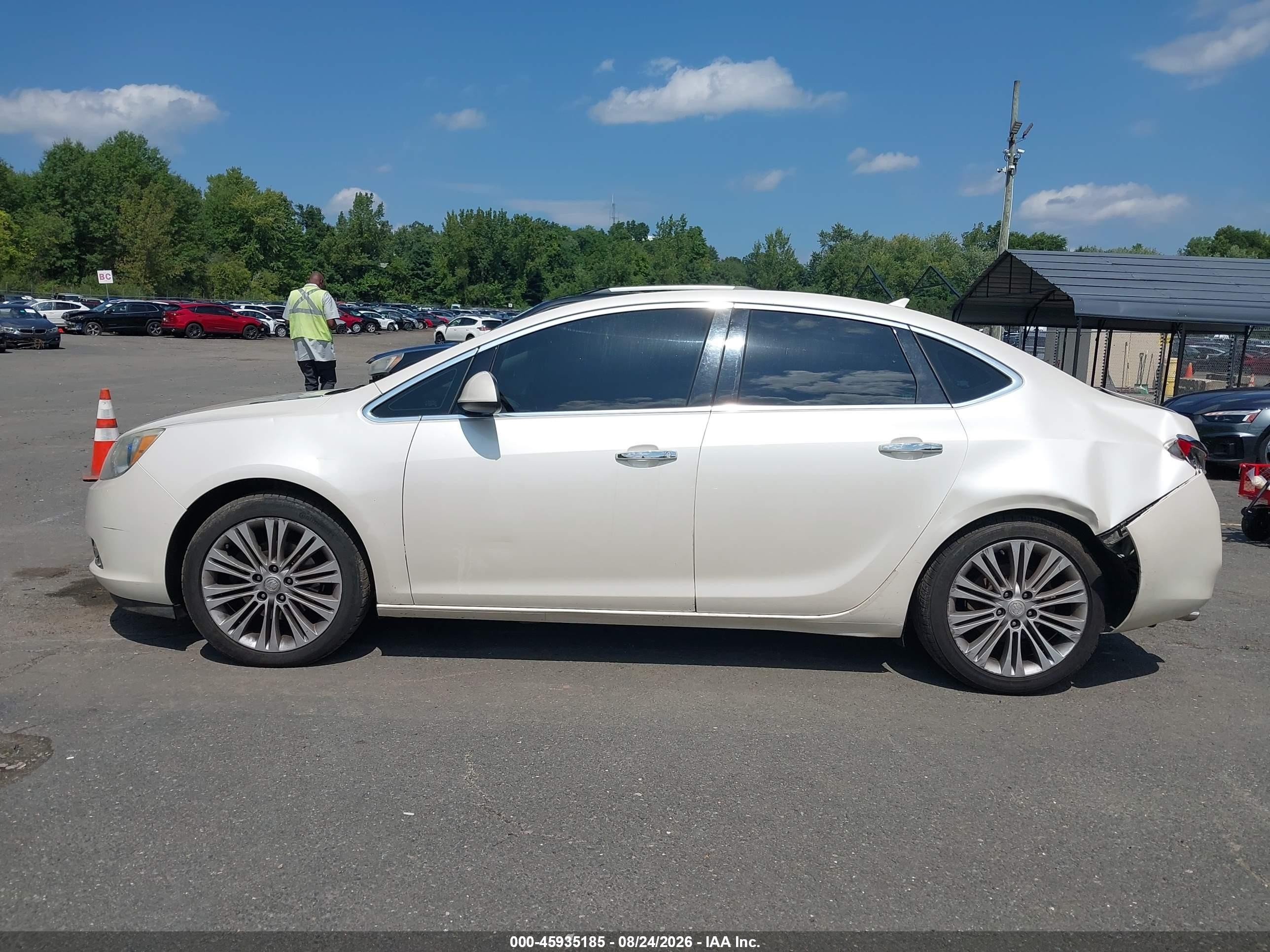 2013 Buick Verano Convenience Group White vin: 1G4PR5SK9D4253652