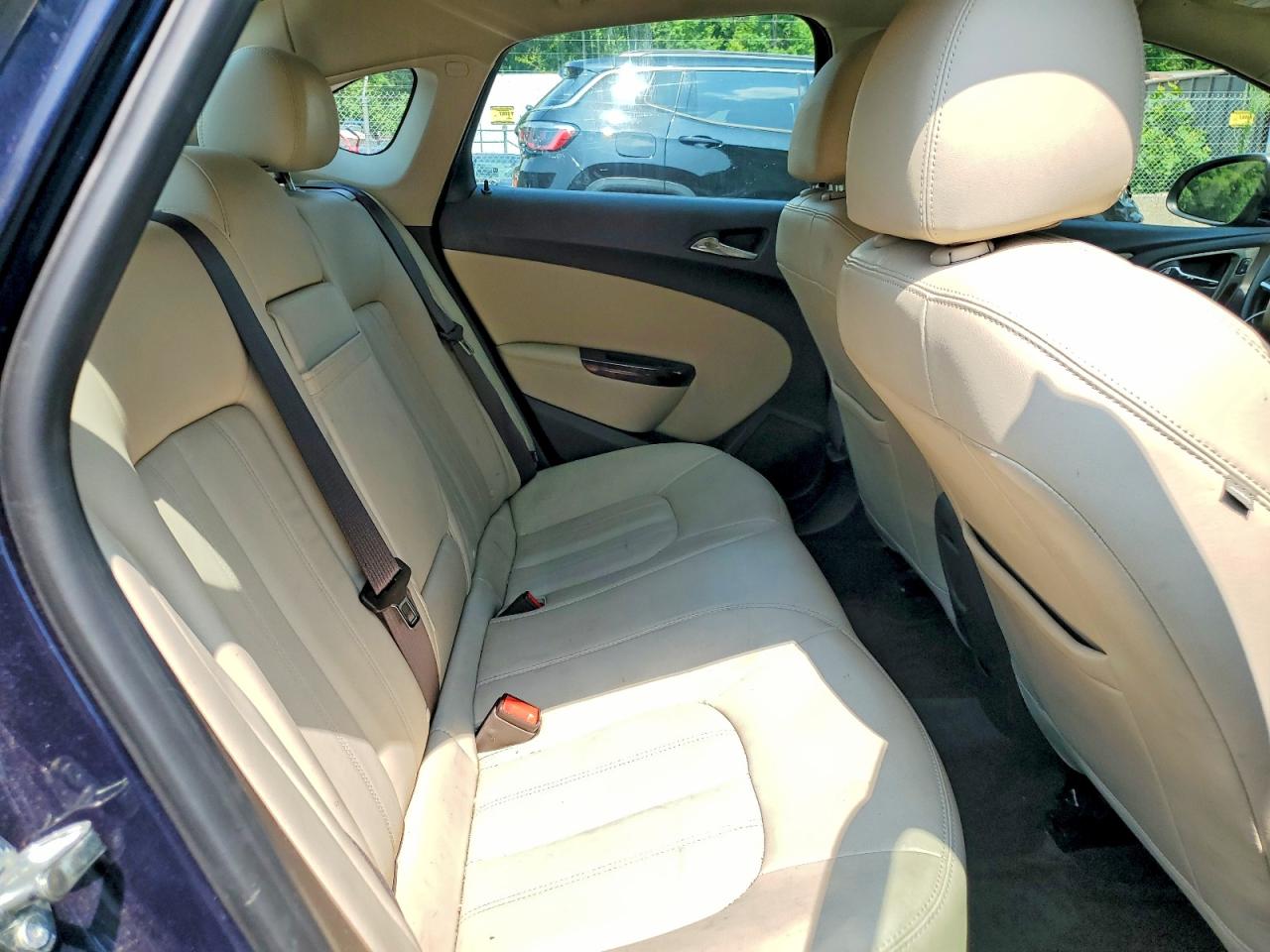 2015 Buic Verano Blue vin: 1G4PS5SK1F4146182