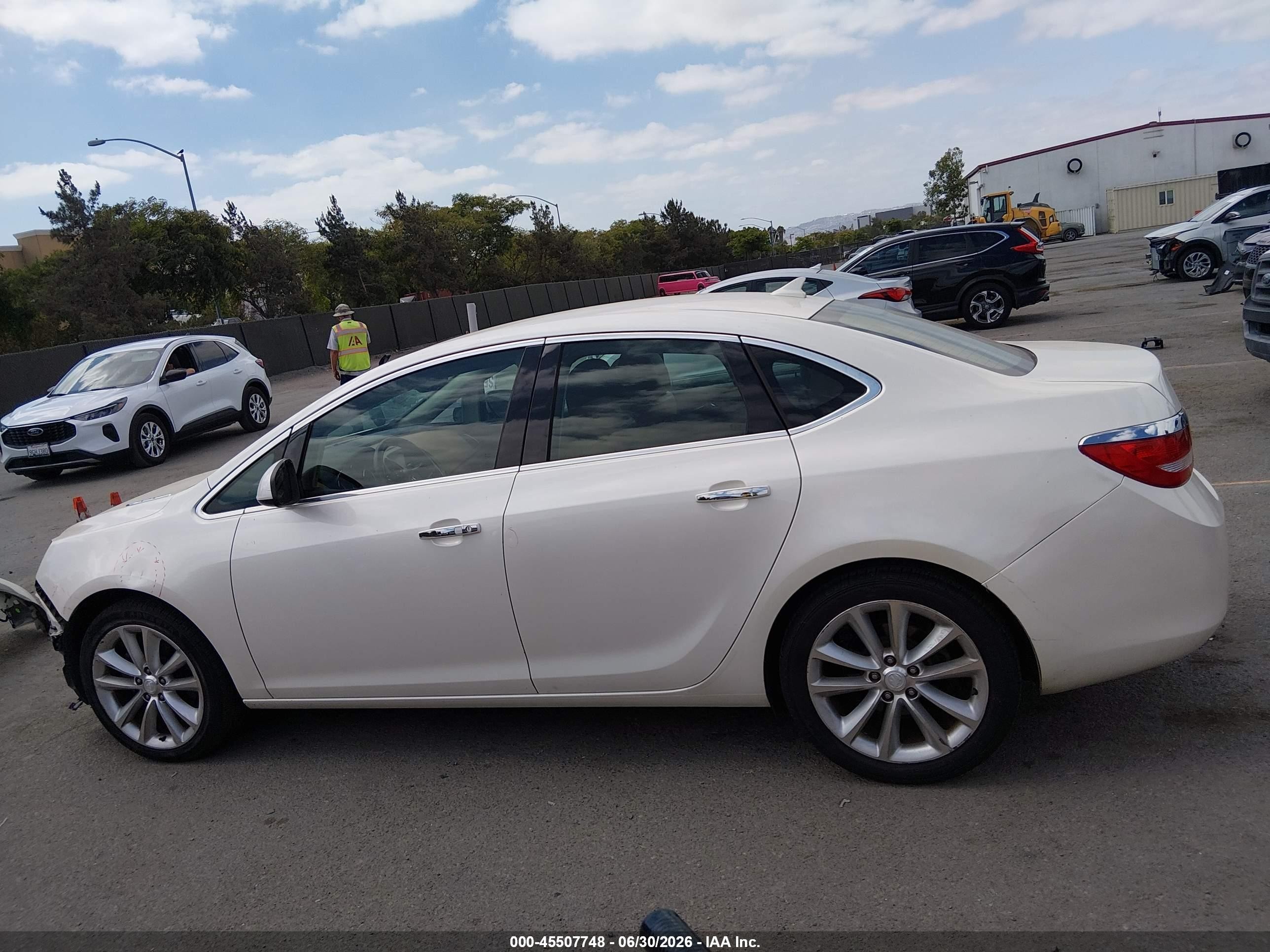 2012 Buick Verano Leather Group White vin: 1G4PS5SK2C4153962