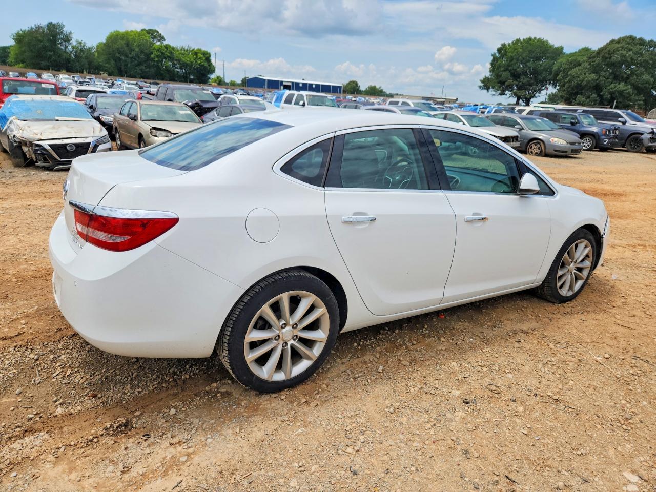 2013 Buick Verano White vin: 1G4PS5SK2D4175638