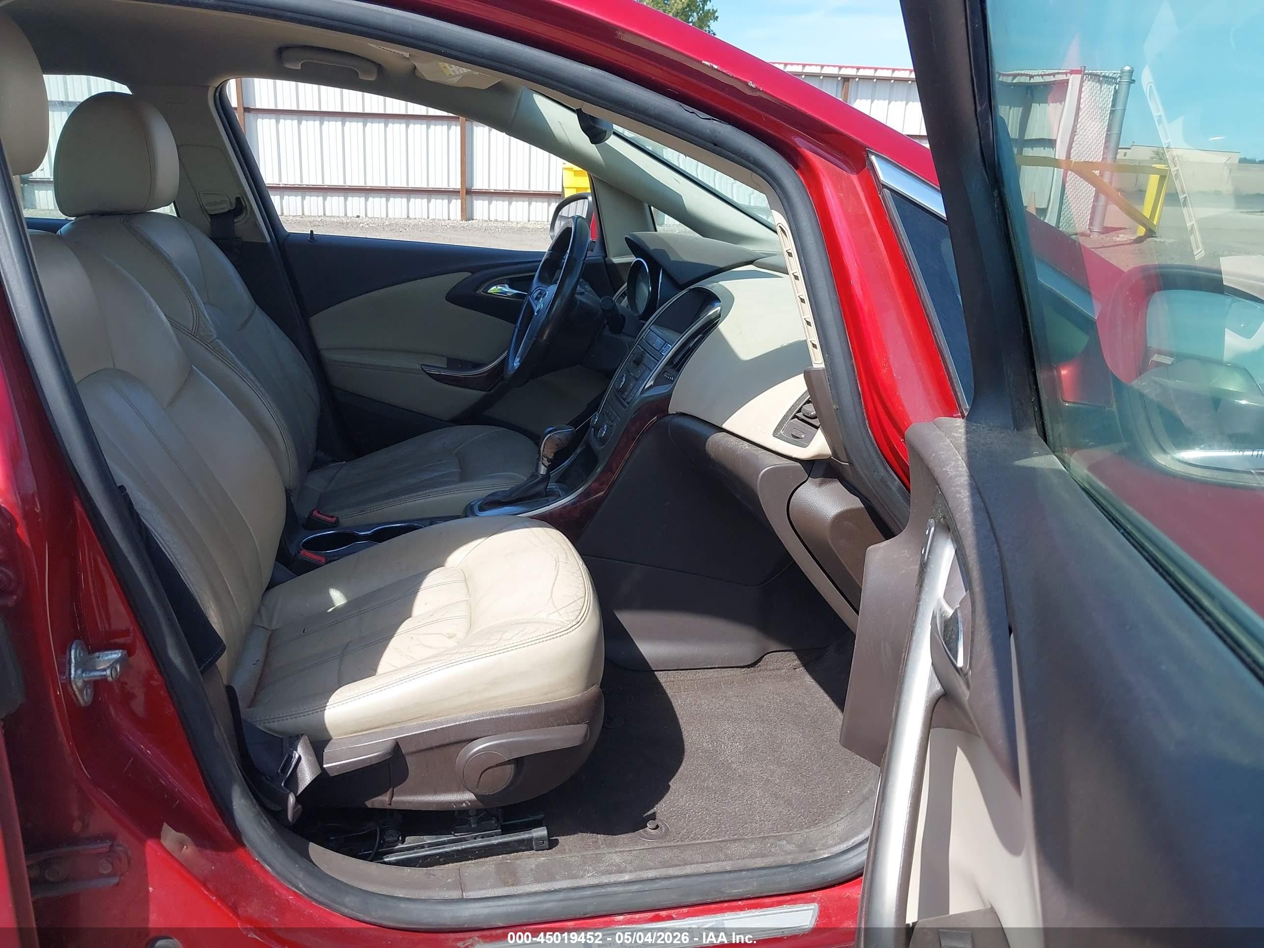 2014 Buick Verano Leather Group Red vin: 1G4PS5SK2E4118504