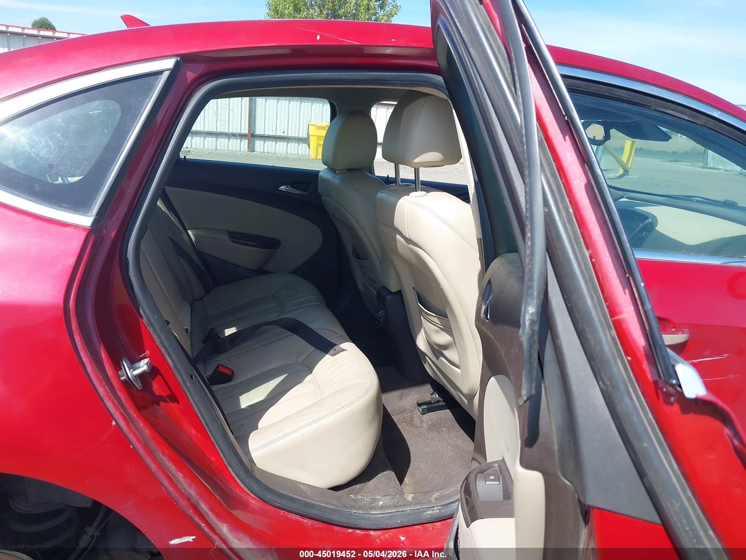 2014 Buick Verano Leather Group Red vin: 1G4PS5SK2E4118504
