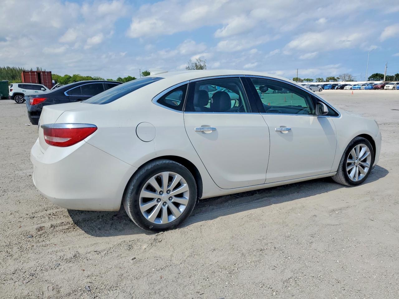 2015 Buick Verano White vin: 1G4PS5SK2F4164870