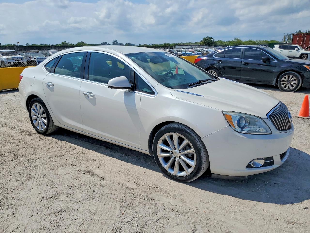2015 Buick Verano White vin: 1G4PS5SK2F4164870