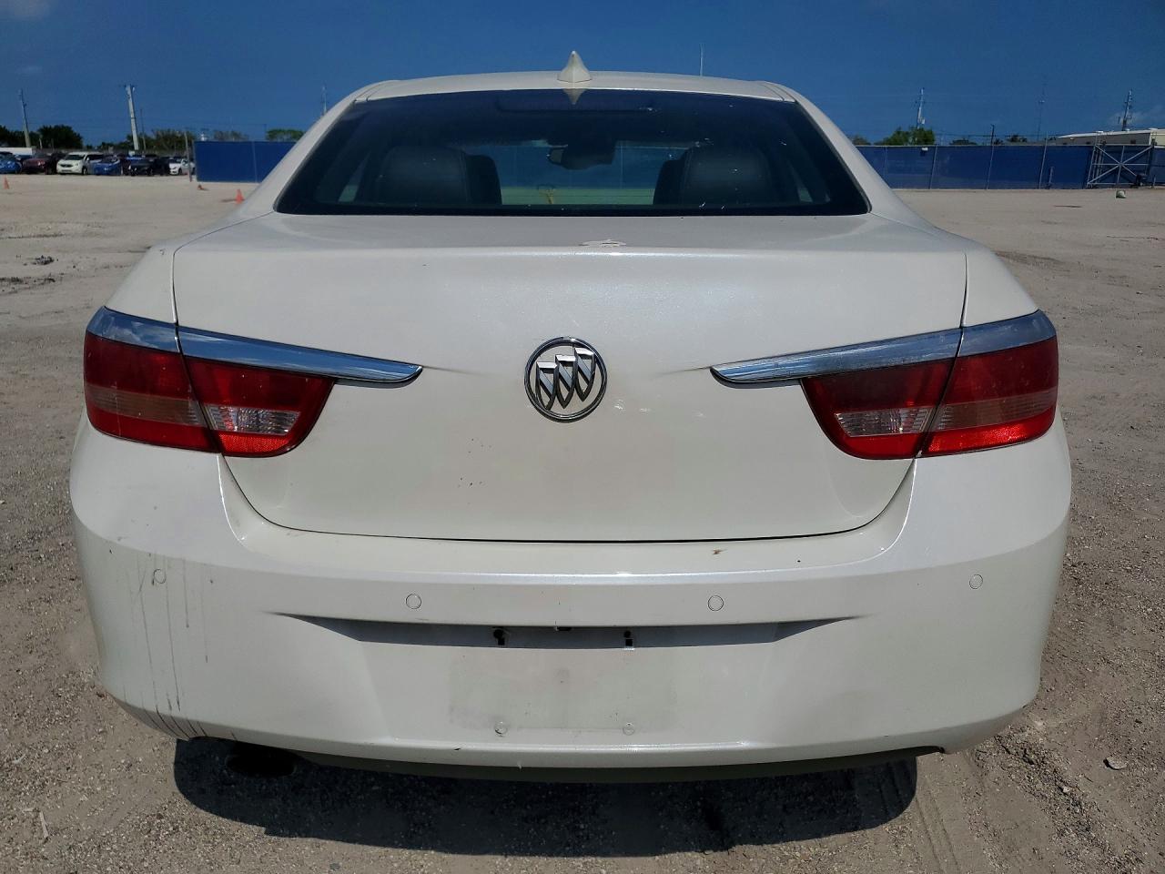 2015 Buick Verano White vin: 1G4PS5SK2F4164870