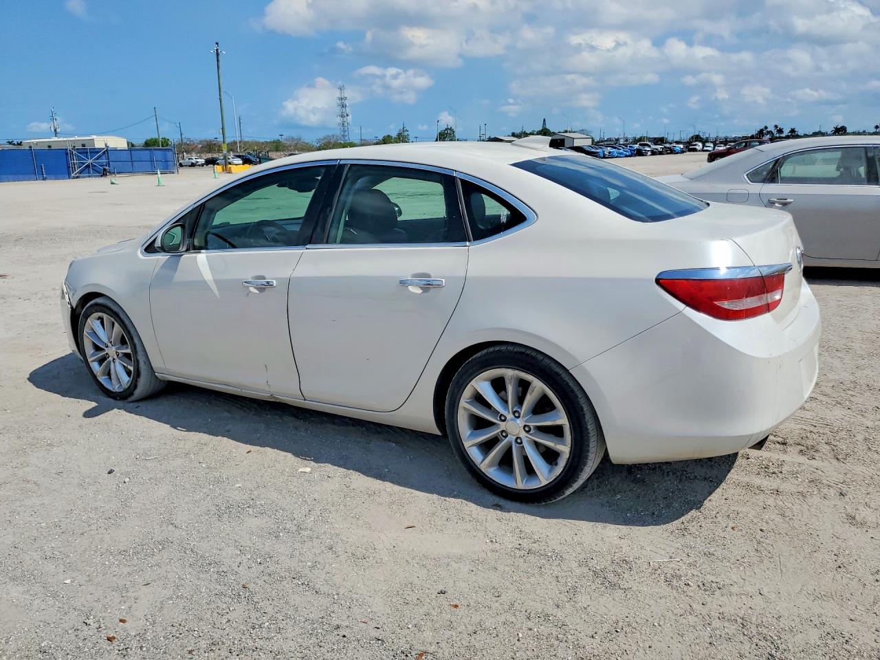 2015 Buick Verano White vin: 1G4PS5SK2F4164870