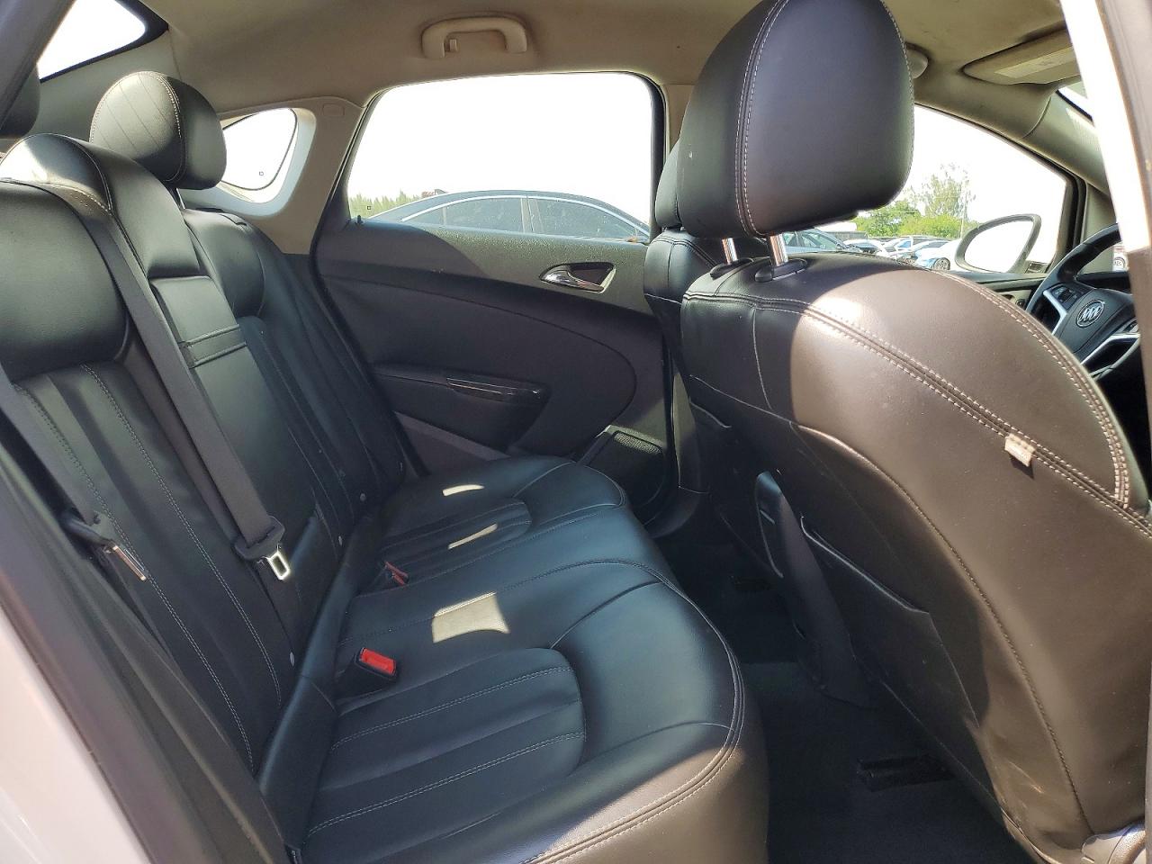 2015 Buick Verano White vin: 1G4PS5SK2F4164870