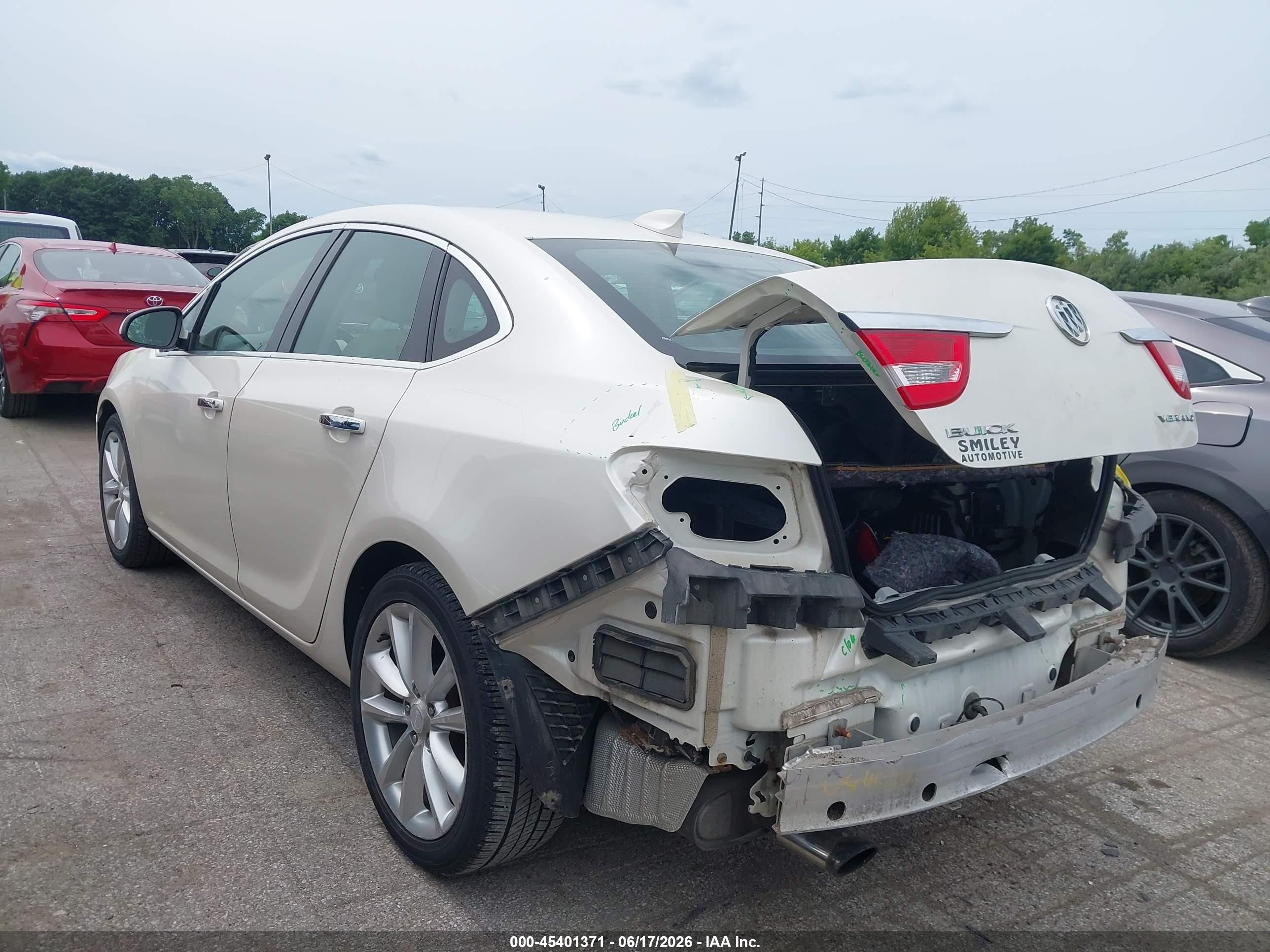 2015 Buick Verano Leather Group White vin: 1G4PS5SK5F4208554