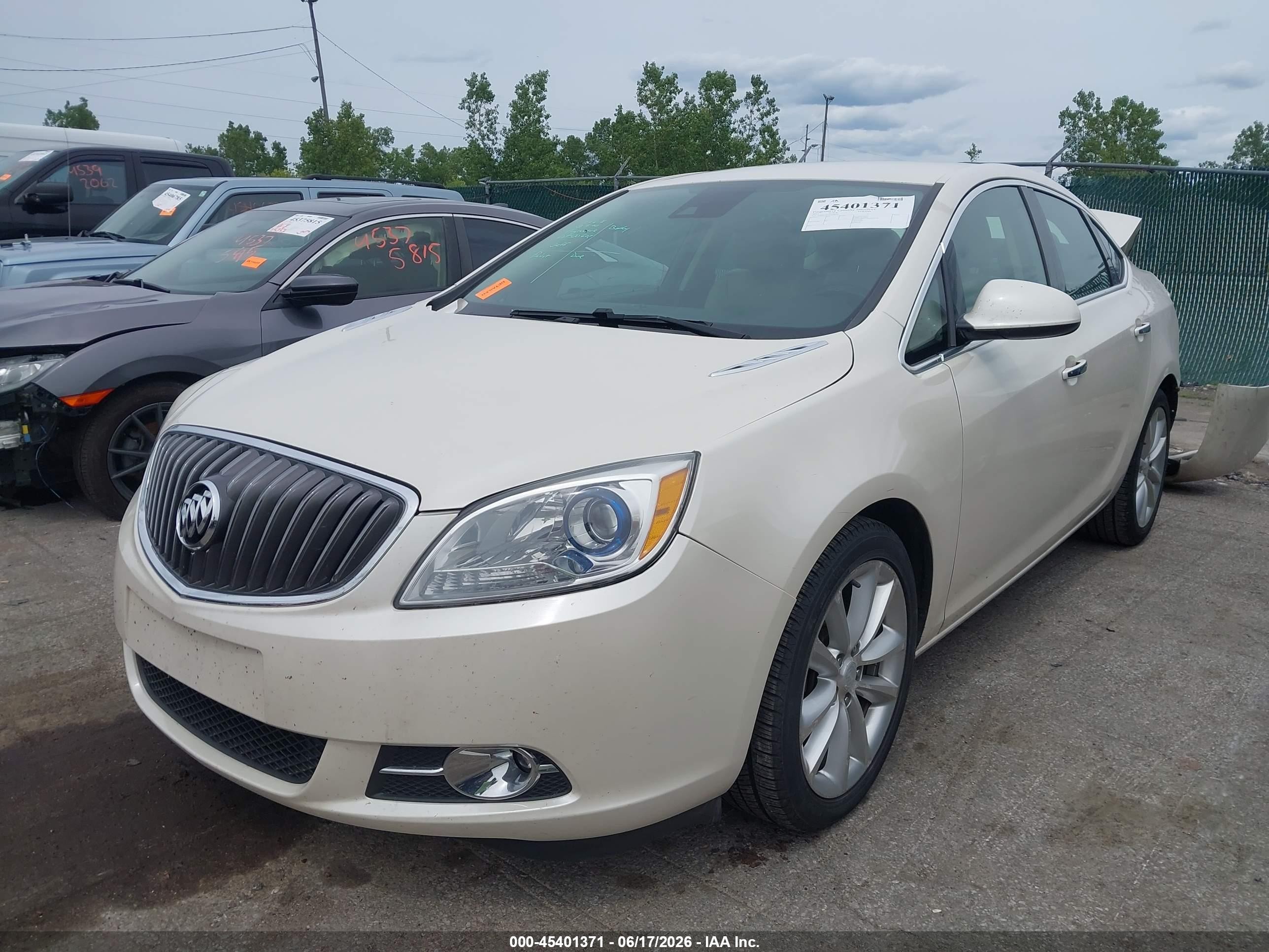 2015 Buick Verano Leather Group White vin: 1G4PS5SK5F4208554