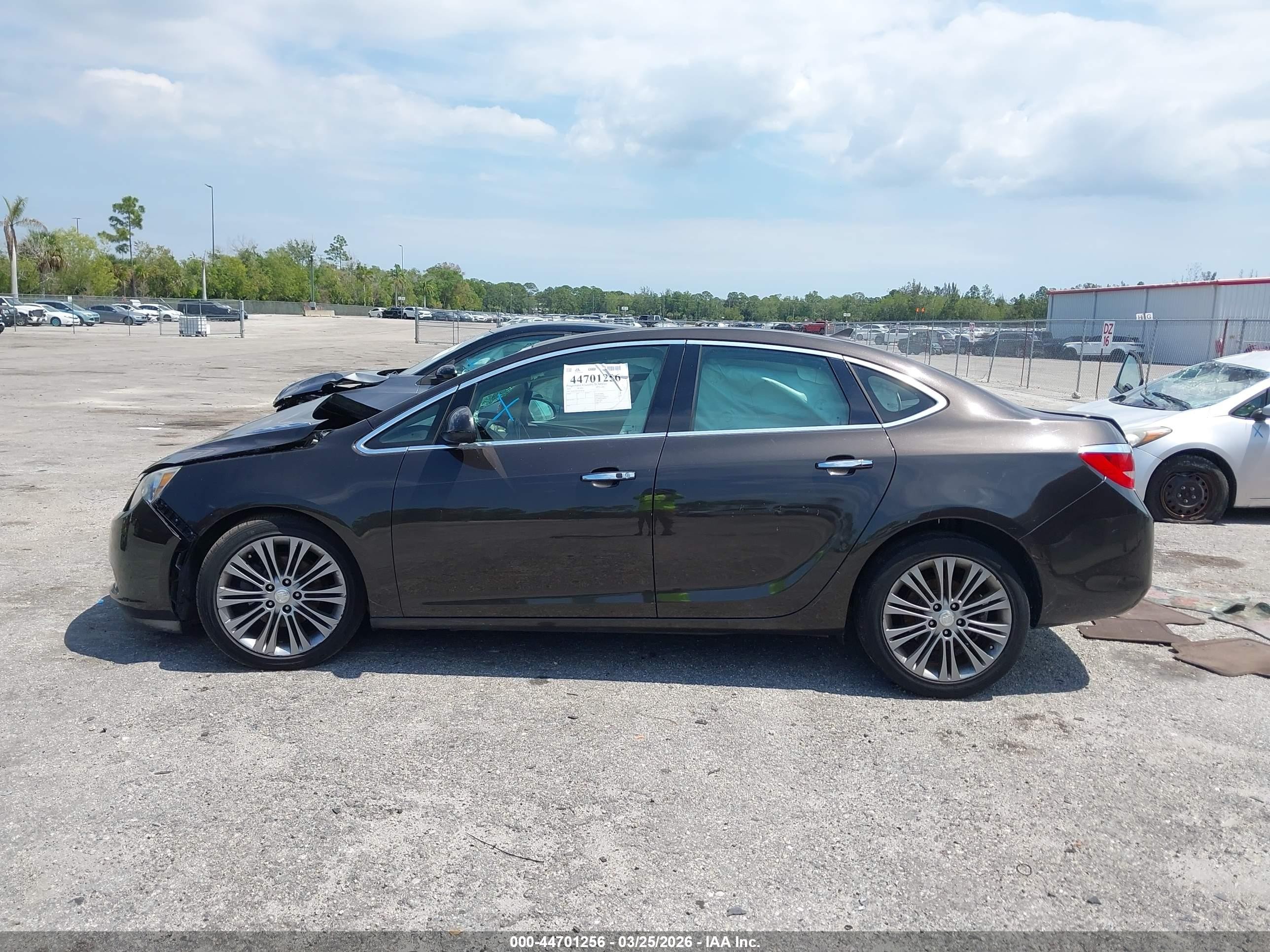 2012 Buick Verano Leather Group Коричневый vin: 1G4PS5SK7C4228736