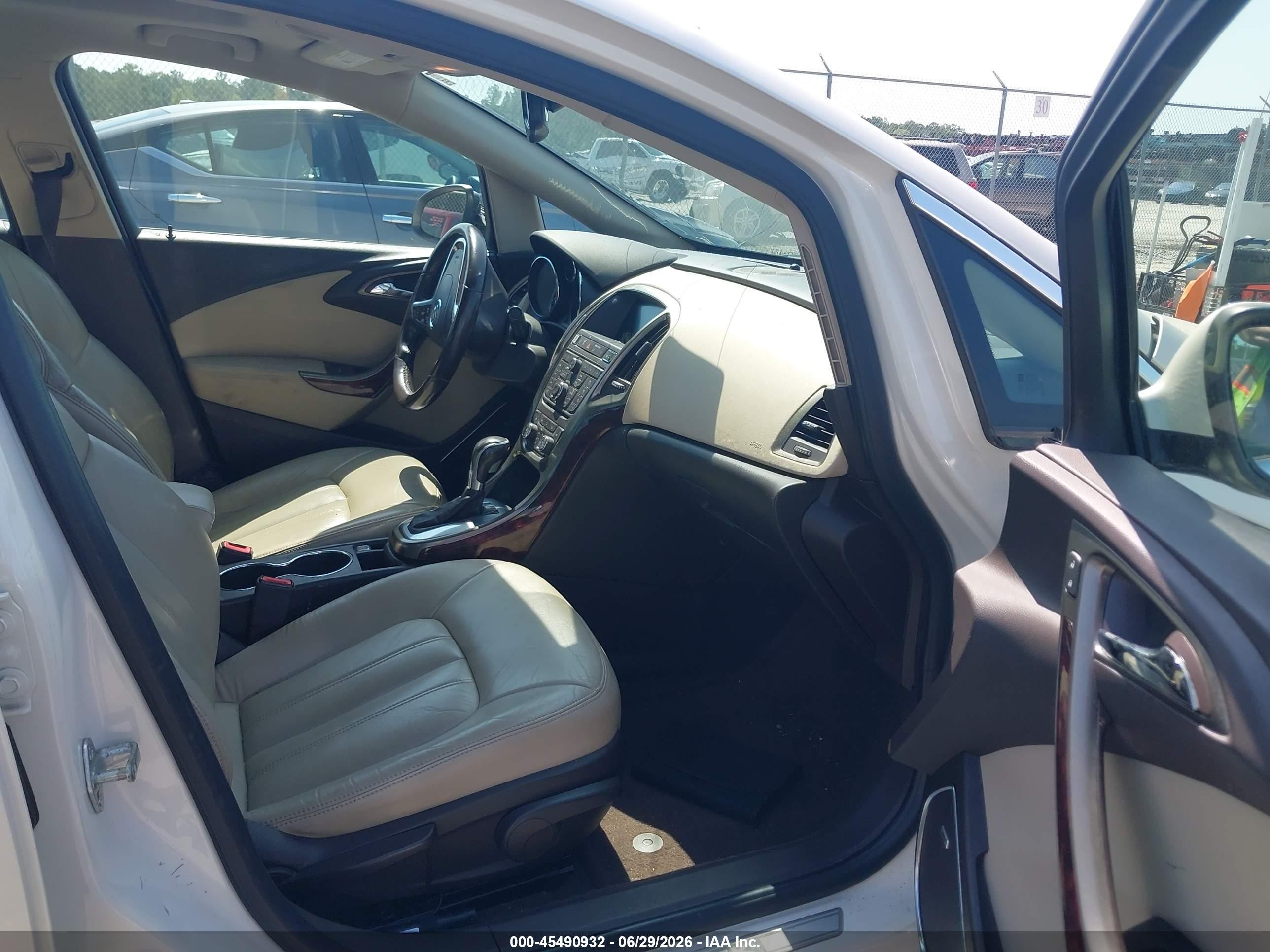 2014 Buick Verano Leather Group White vin: 1G4PS5SK7E4147125