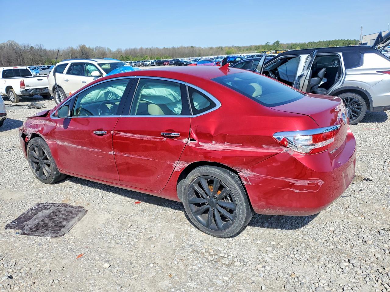 2014 Buick Verano Red vin: 1G4PS5SK7E4217626