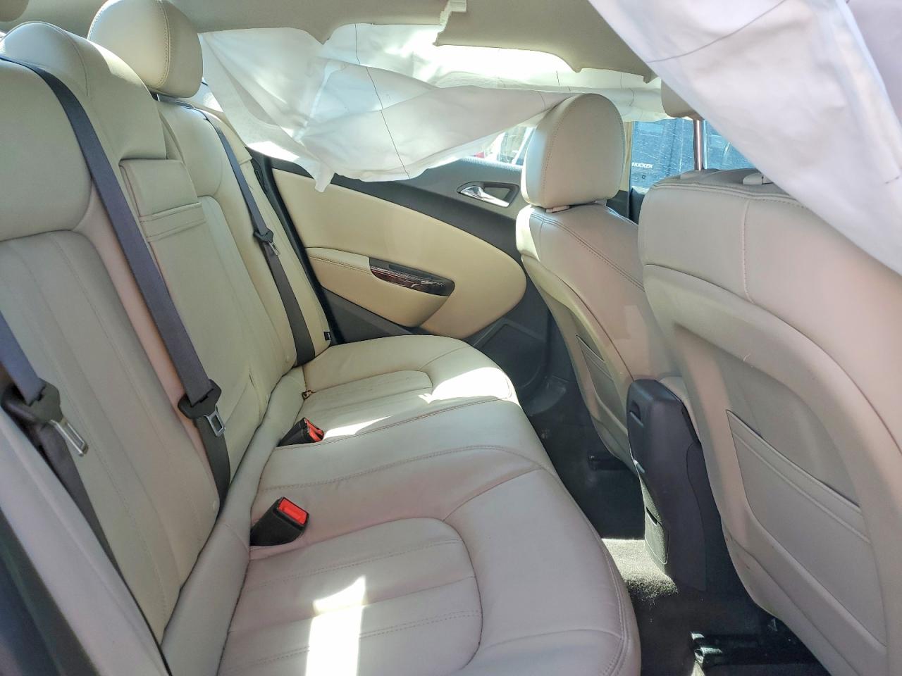 2014 Buick Verano Red vin: 1G4PS5SK7E4217626