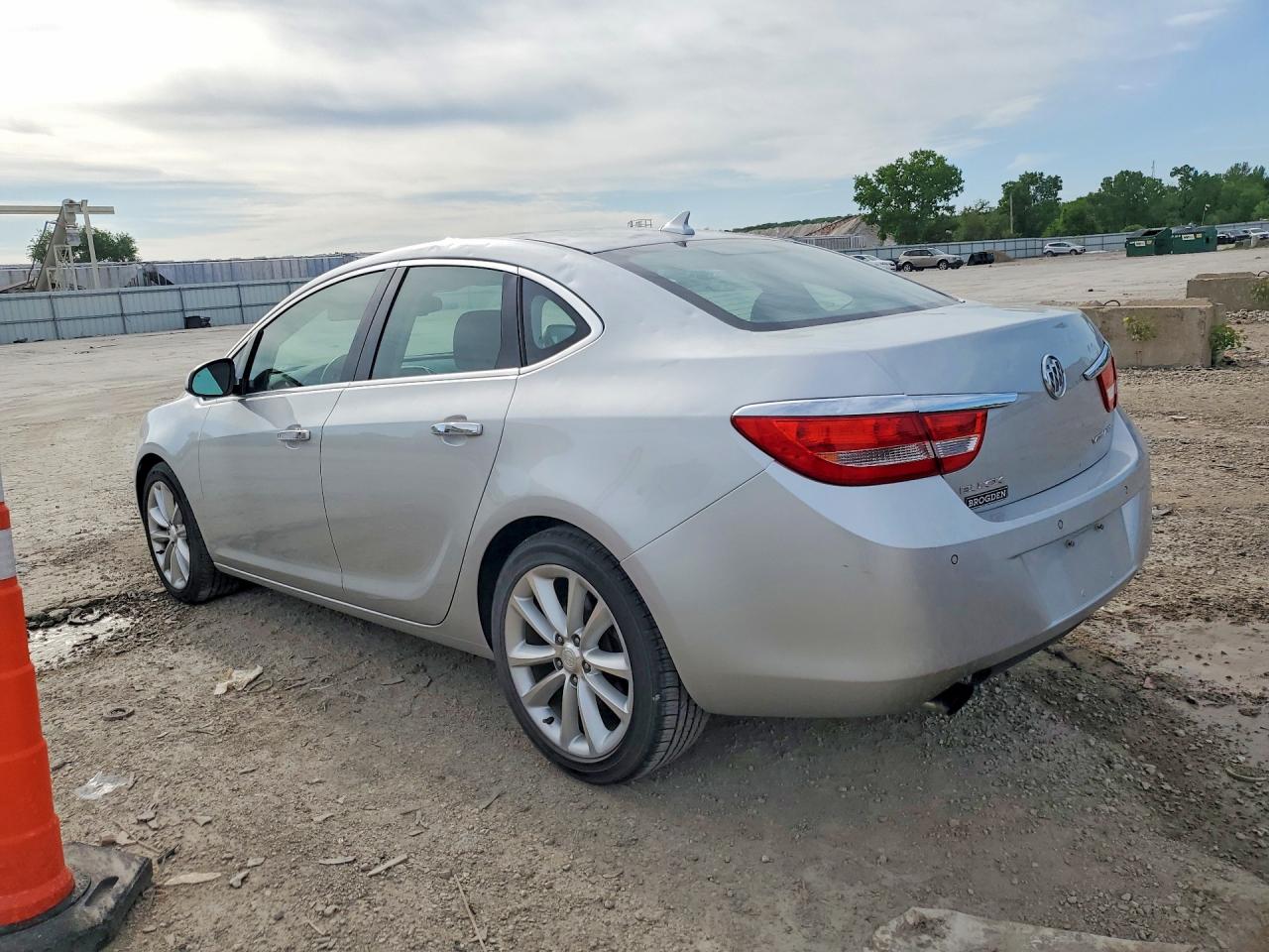 2012 Buick Verano Silver vin: 1G4PS5SK8C4230401