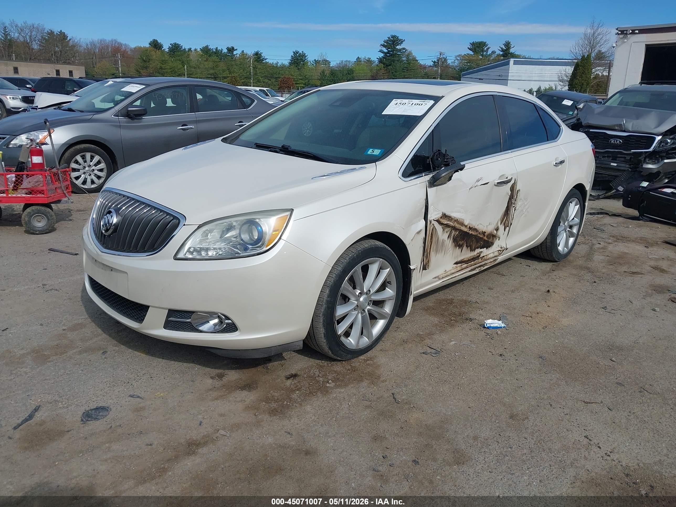 2014 Buick Verano Leather Group Кремовый vin: 1G4PS5SK8E4236282