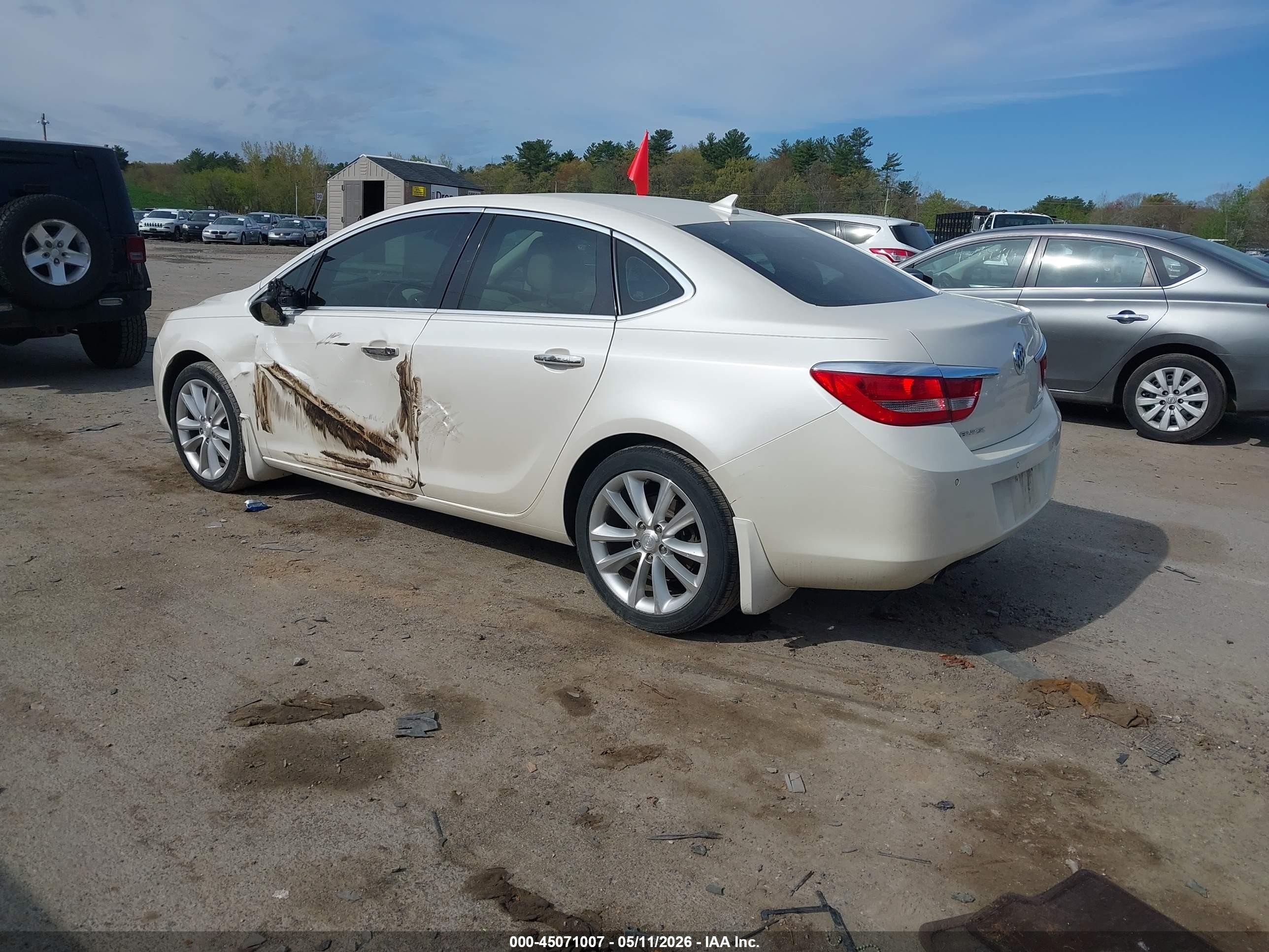 2014 Buick Verano Leather Group Кремовый vin: 1G4PS5SK8E4236282