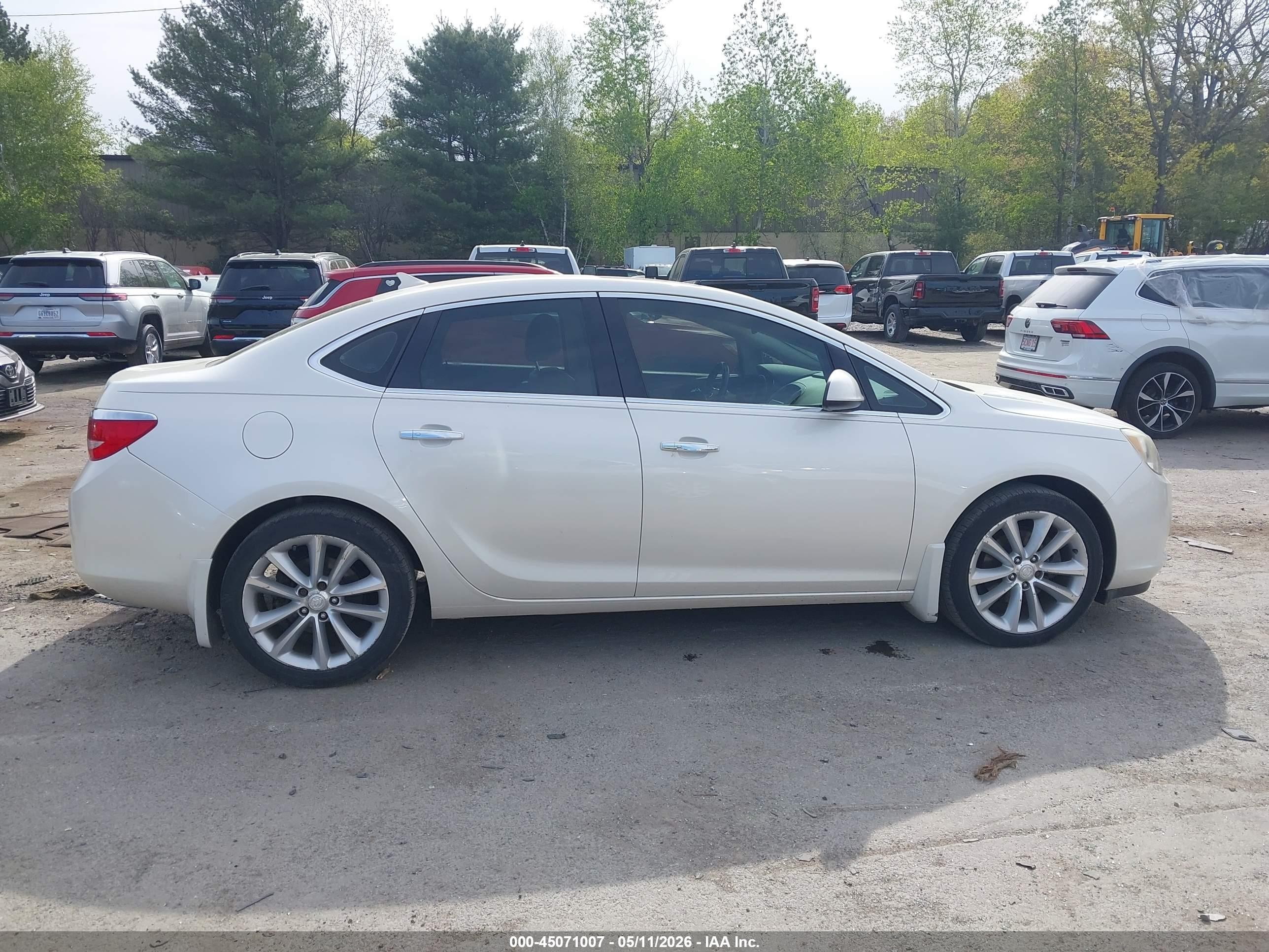 2014 Buick Verano Leather Group Кремовый vin: 1G4PS5SK8E4236282