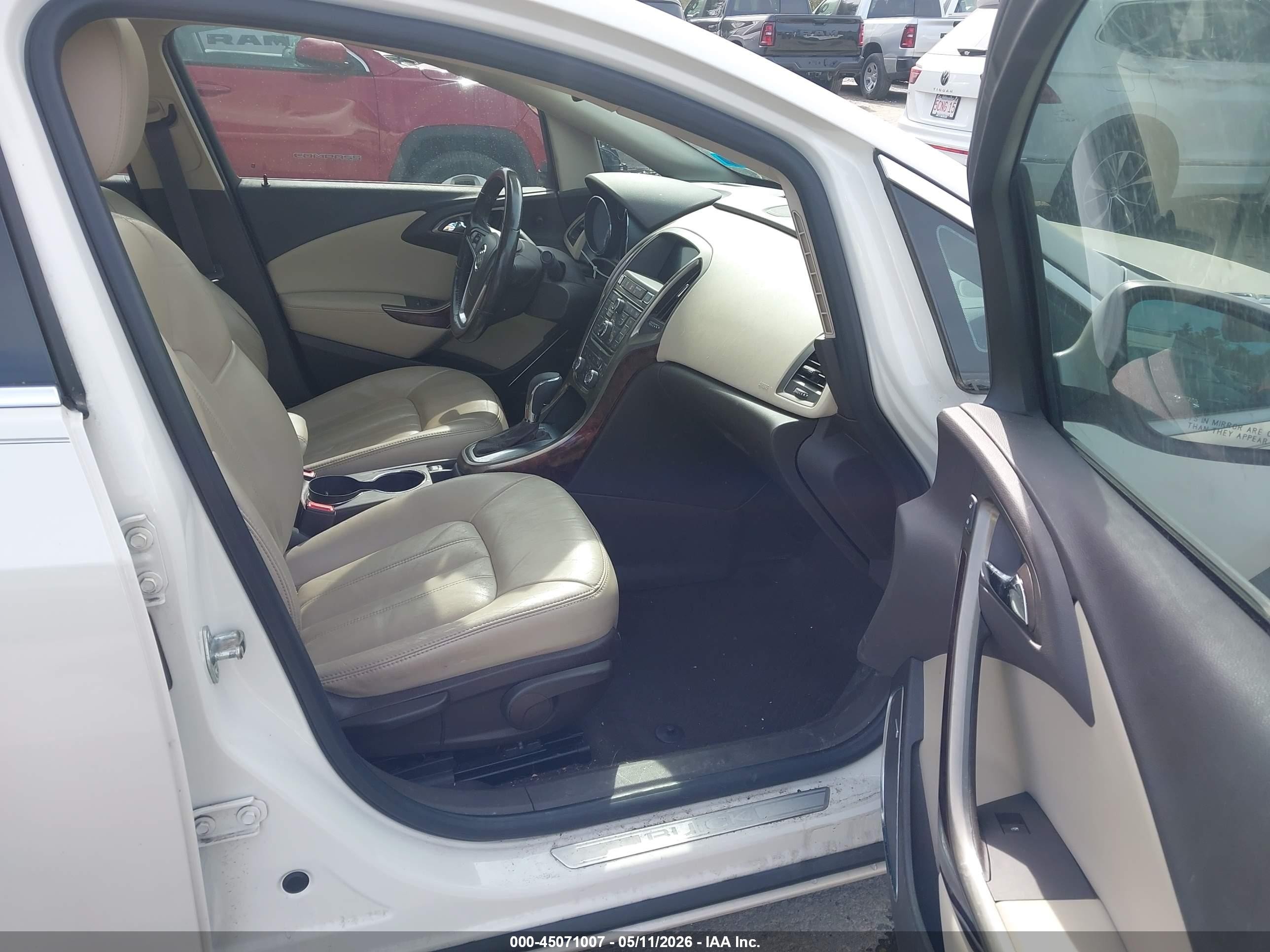 2014 Buick Verano Leather Group Кремовый vin: 1G4PS5SK8E4236282