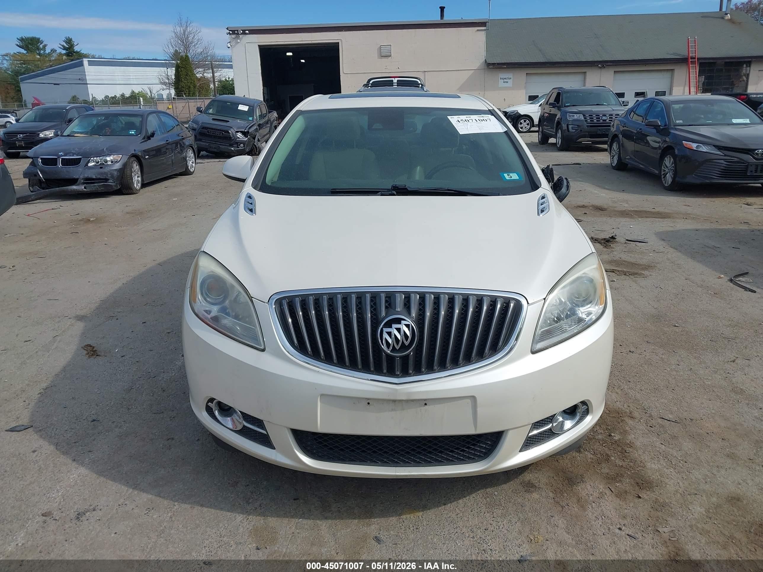 2014 Buick Verano Leather Group Кремовый vin: 1G4PS5SK8E4236282