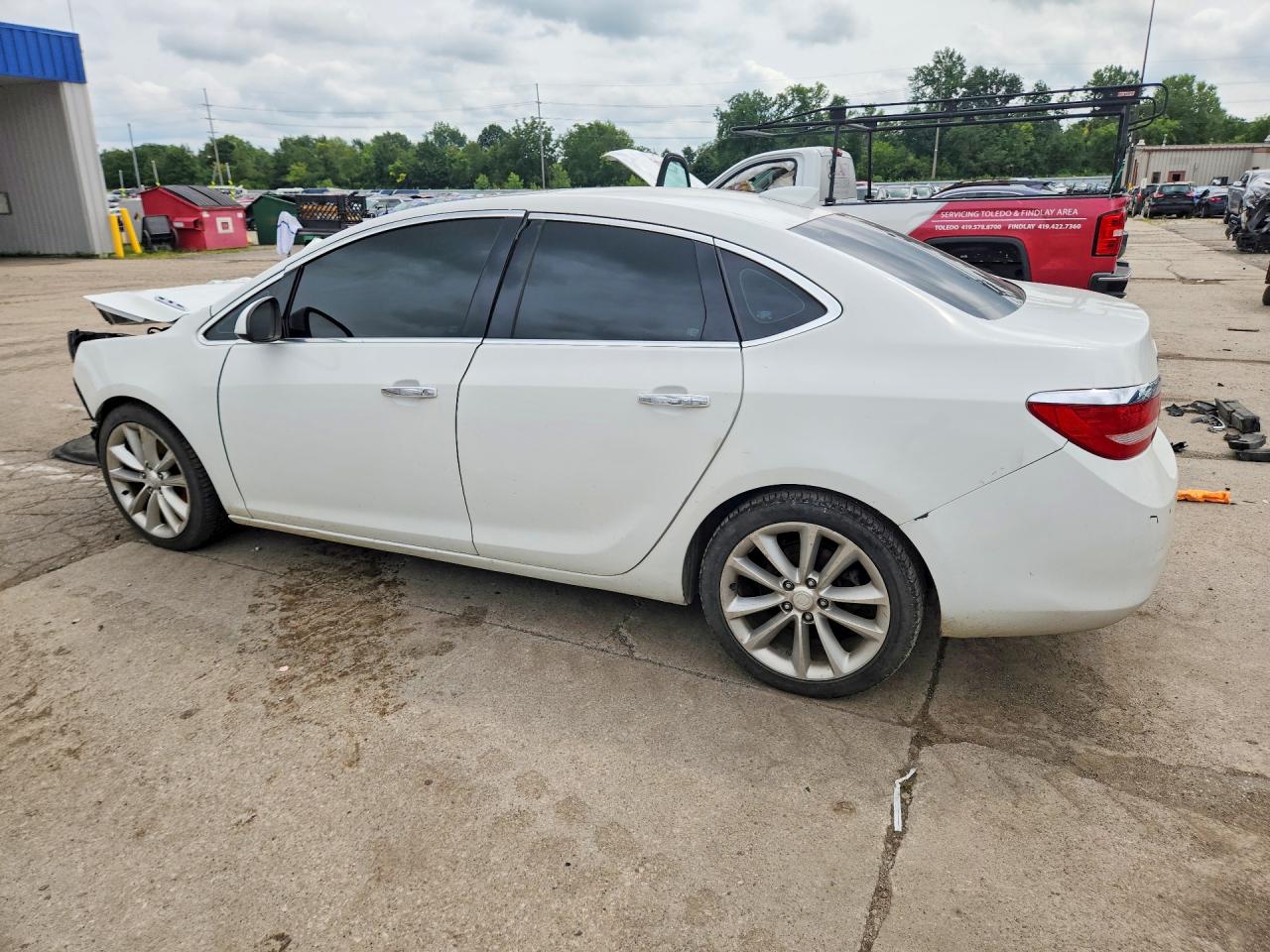2015 Buick Verano Белый vin: 1G4PS5SK8F4193600