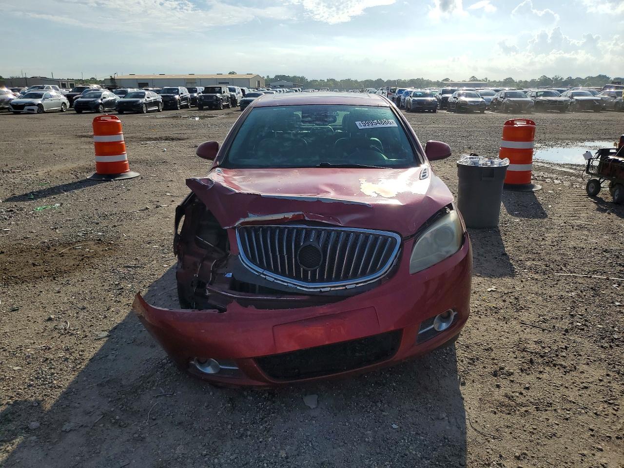 2014 Buick Verano Red vin: 1G4PS5SKXE4112191