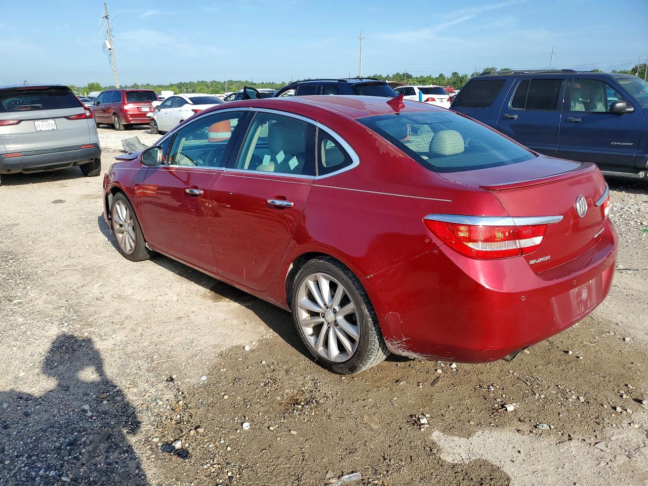 2014 Buick Verano Red vin: 1G4PS5SKXE4112191