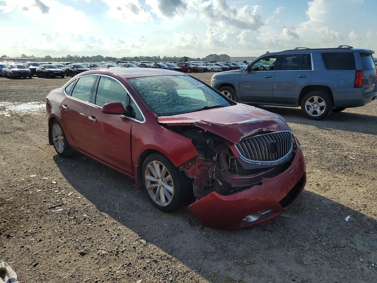 2014 Buick Verano Red vin: 1G4PS5SKXE4112191