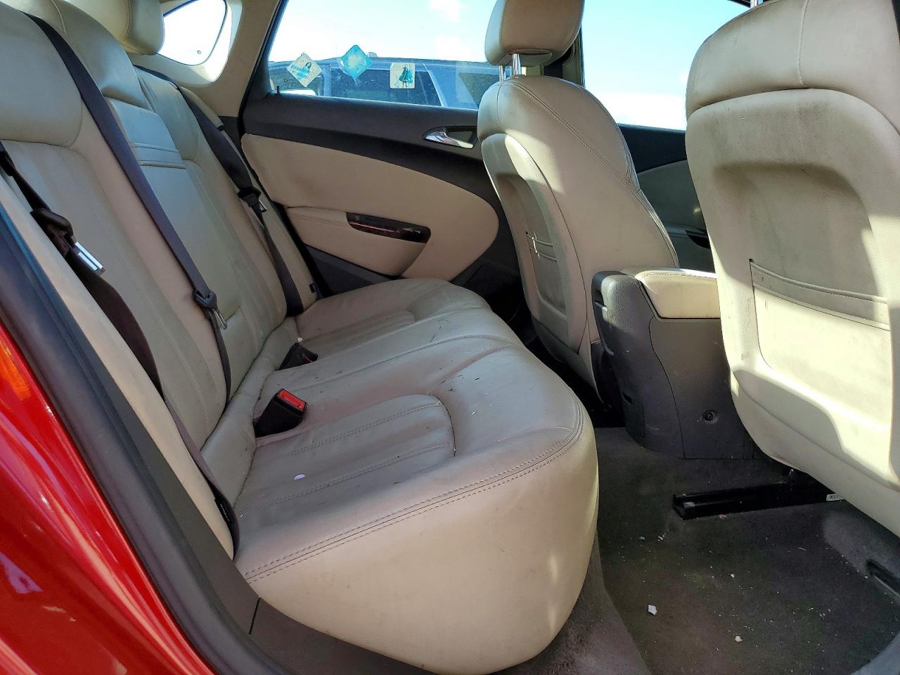 2014 Buick Verano Red vin: 1G4PS5SKXE4112191