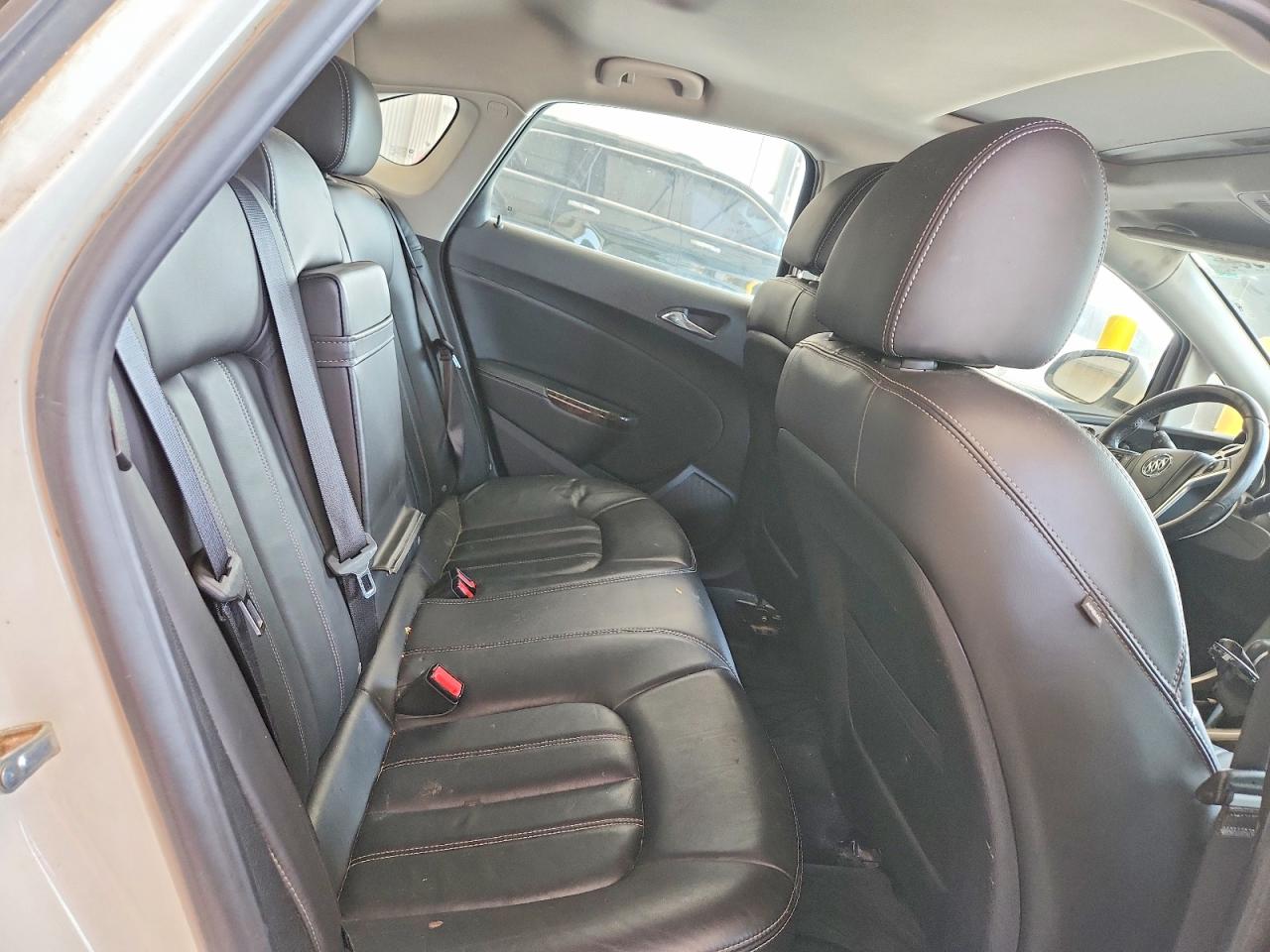 2013 Buick Verano Premium White vin: 1G4PT5SV2D4157907