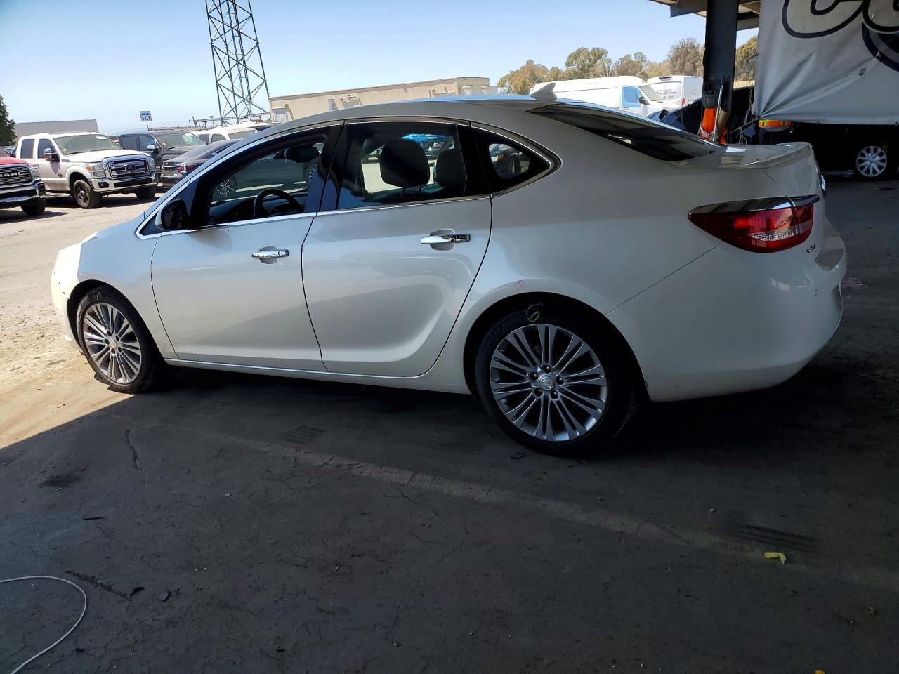 2014 Buick Verano Premium Белый vin: 1G4PT5SV2E4114895