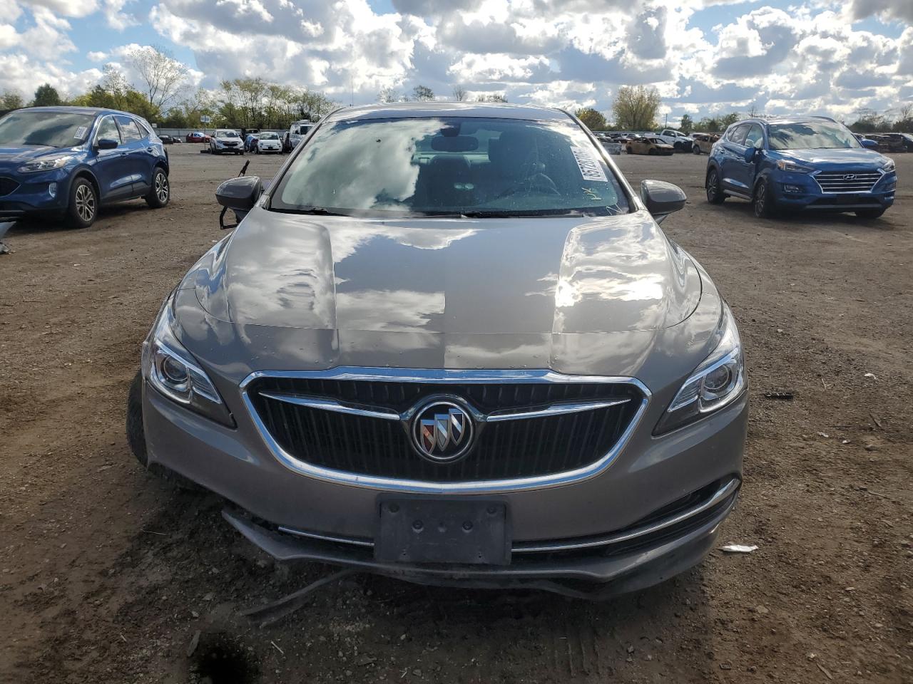 2018 Buick Lacrosse Preferred Beige vin: 1G4ZN5SS2JU147219