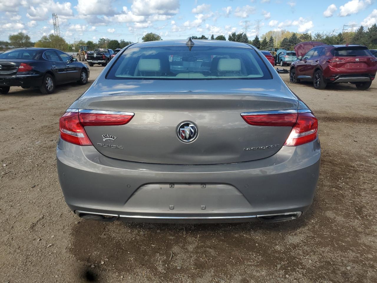 2018 Buick Lacrosse Preferred Beige vin: 1G4ZN5SS2JU147219