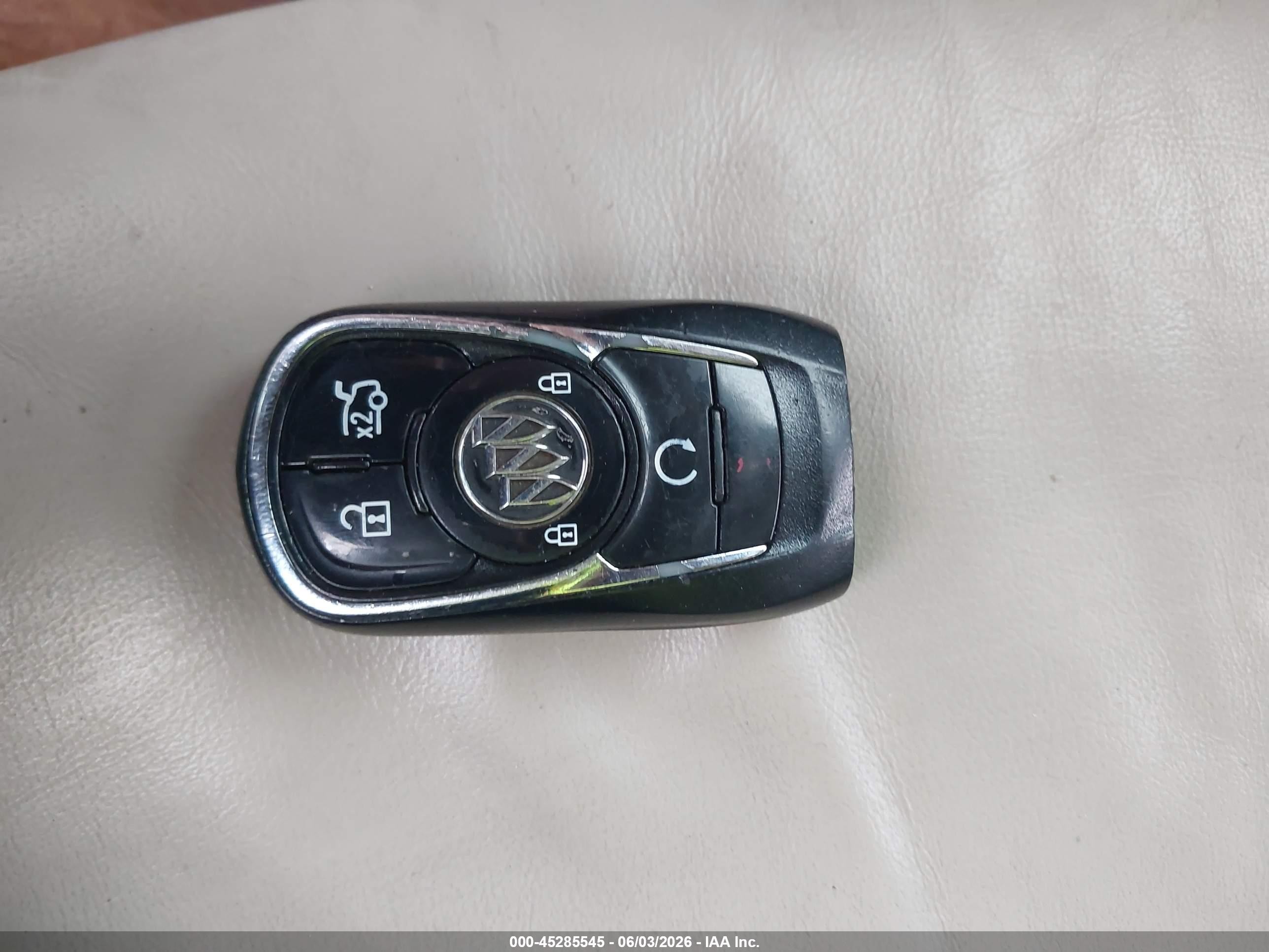 2017 Buick Lacrosse Essence White vin: 1G4ZP5SS1HU182645