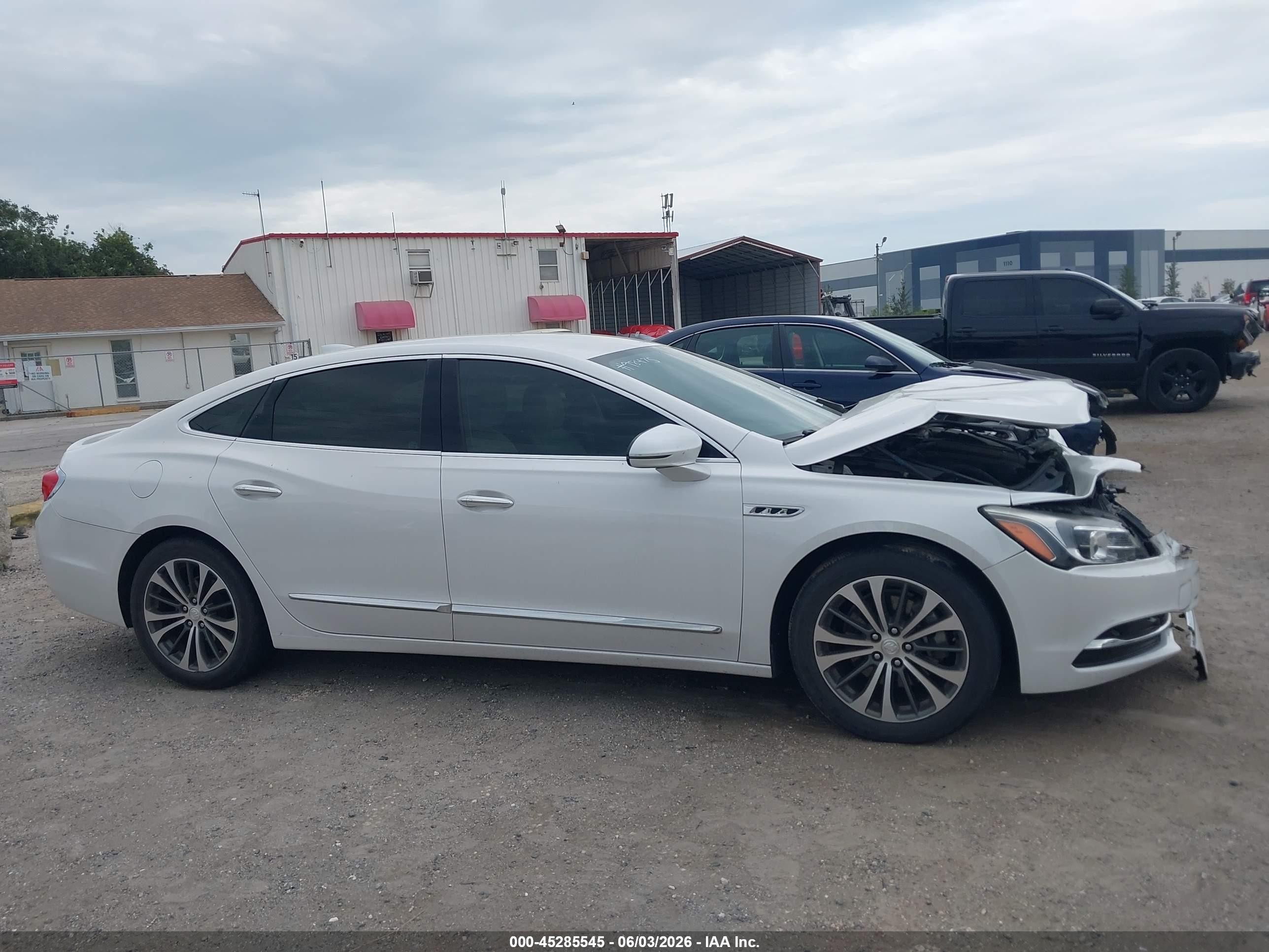 2017 Buick Lacrosse Essence White vin: 1G4ZP5SS1HU182645