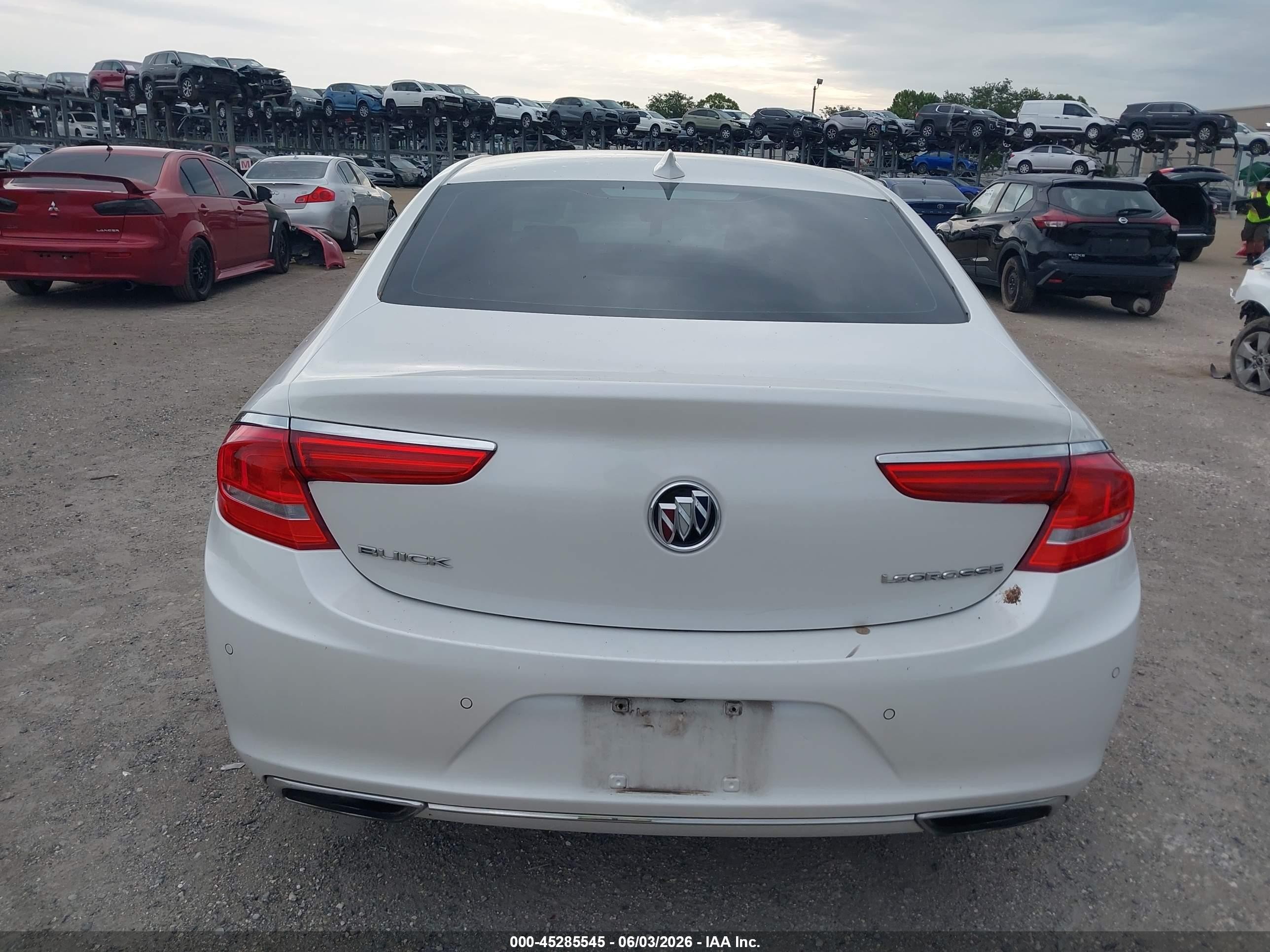 2017 Buick Lacrosse Essence White vin: 1G4ZP5SS1HU182645