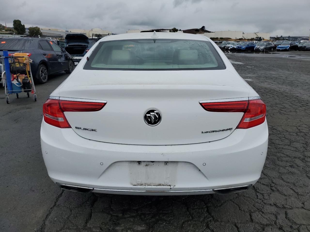 2018 Buick Lacrosse Essence White vin: 1G4ZP5SS1JU137808