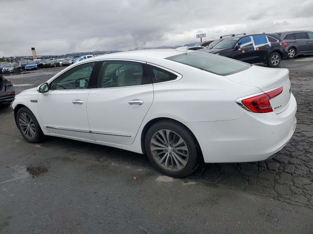 2018 Buick Lacrosse Essence White vin: 1G4ZP5SS1JU137808